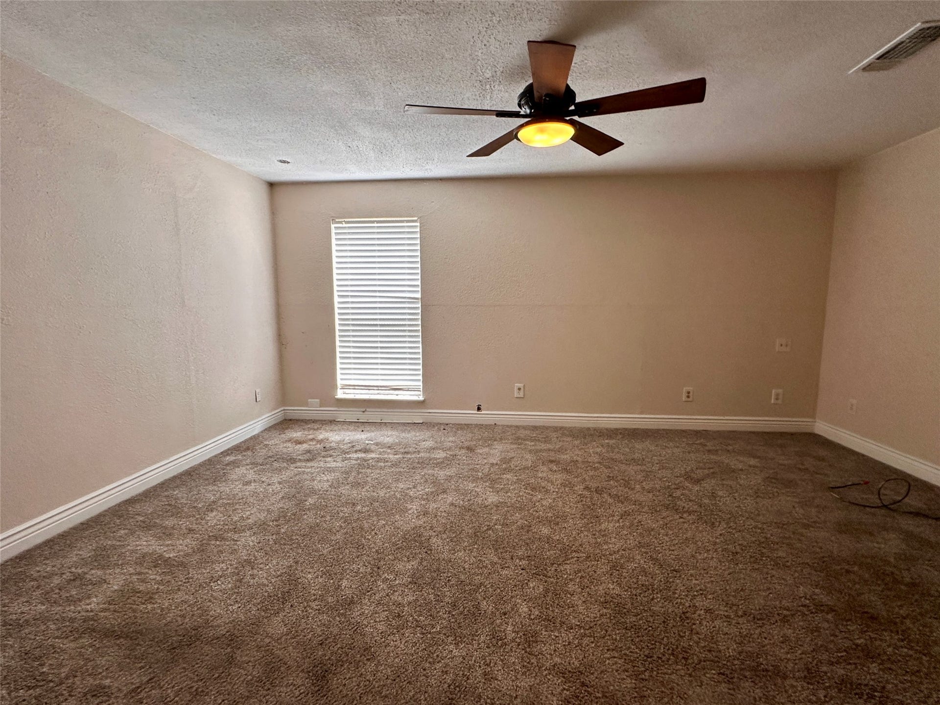 10 Forrest Lane, Angleton, TX 77515 10 Forrest Lane, Angleton, TX 77515