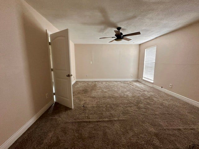 10 Forrest Lane, Angleton, TX 77515 10 Forrest Lane, Angleton, TX 77515