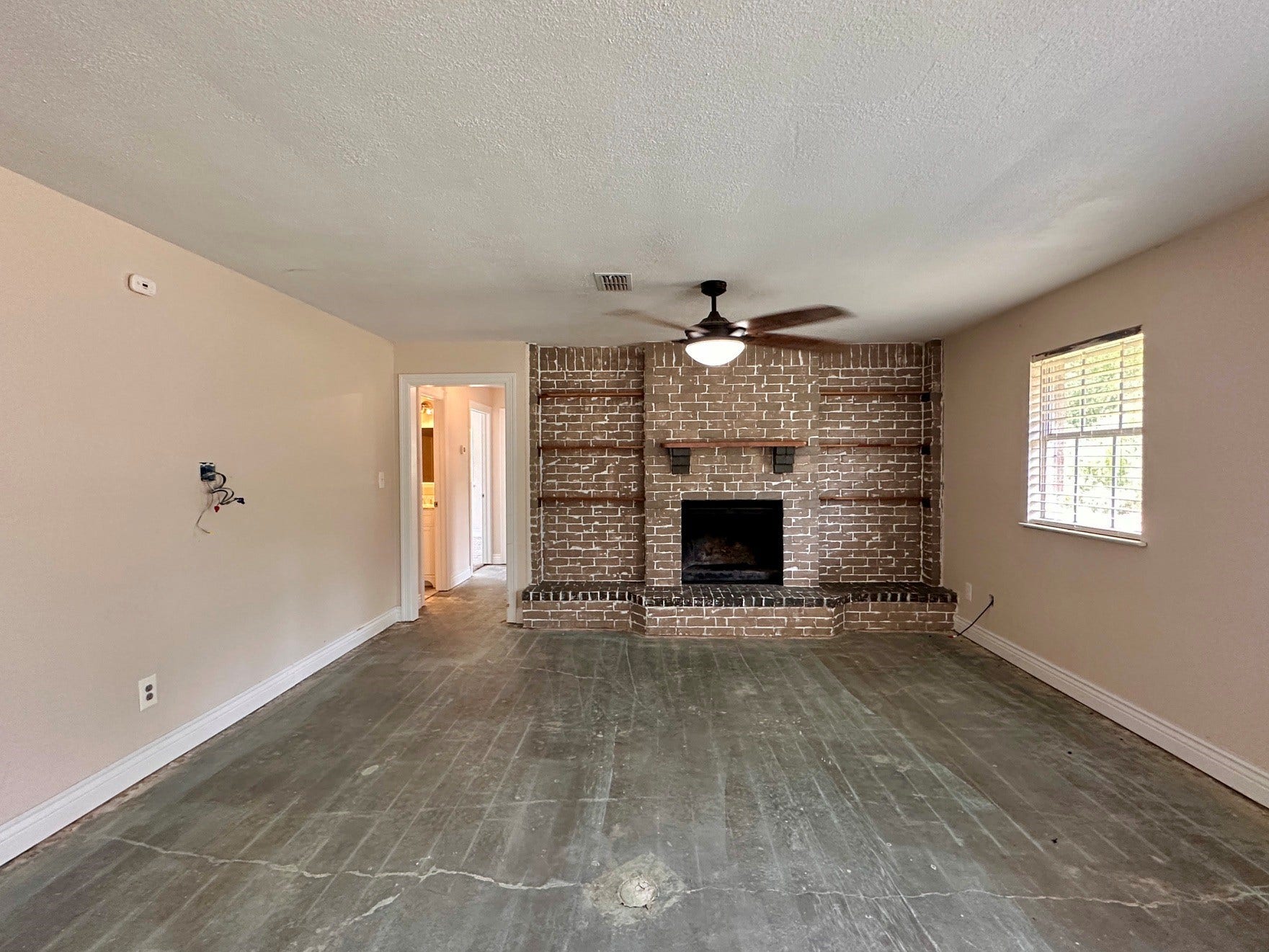 10 Forrest Lane, Angleton, TX 77515 10 Forrest Lane, Angleton, TX 77515