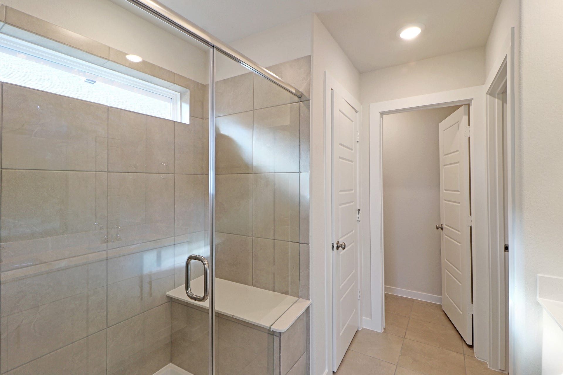 2519 Paloverde Canyon Court, Crosby, TX 77532 Actual home does not include a shower bench
