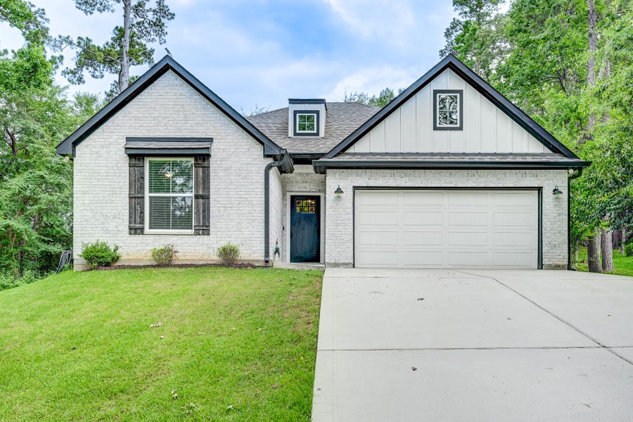 Property photo for 161 Springs Edge Drive, Conroe, TX
