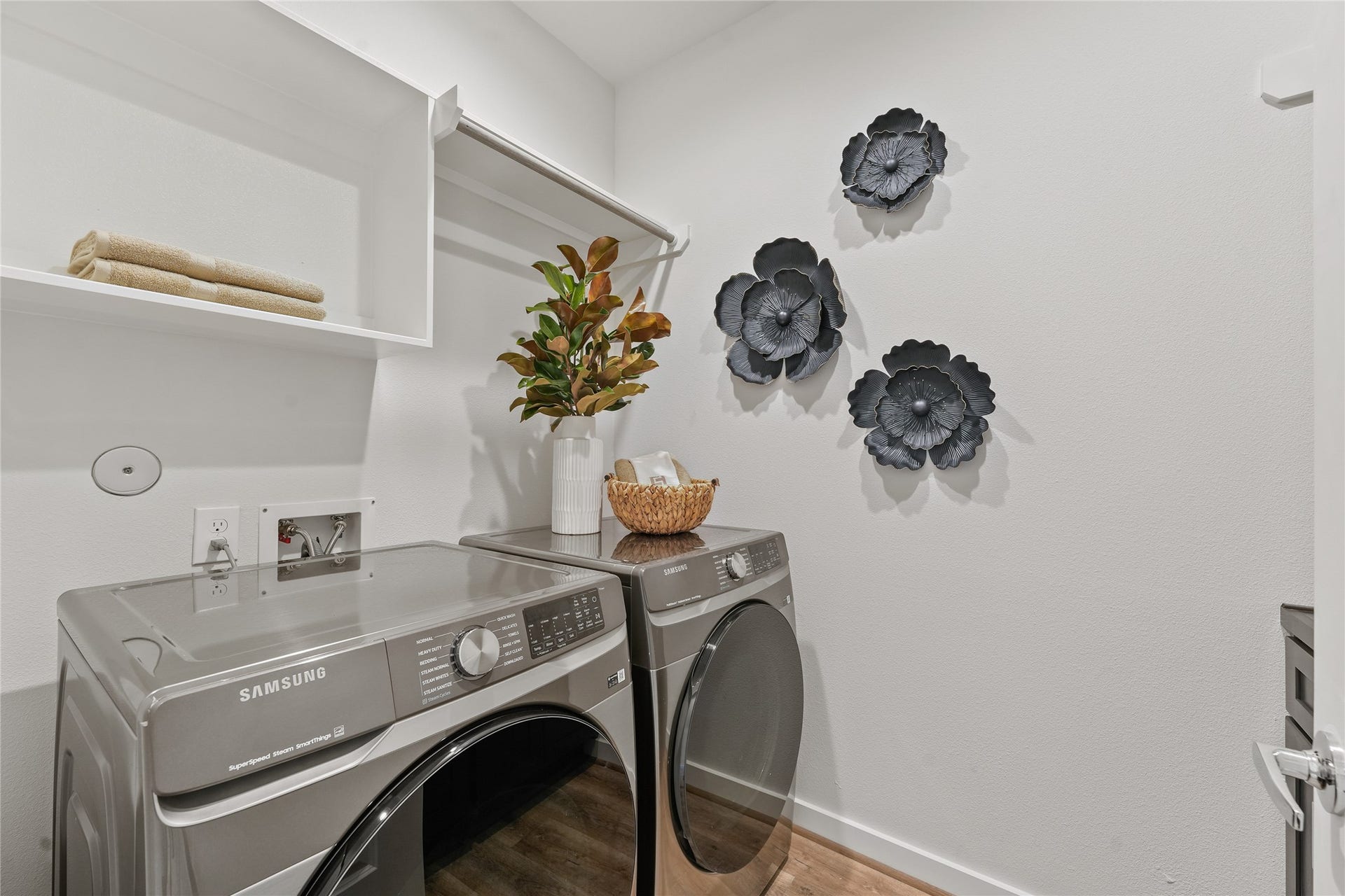 2110 Dewalt Street, #G-F, Houston, TX 77088 2110 Dewalt Street, #G-F, Houston, TX 77088