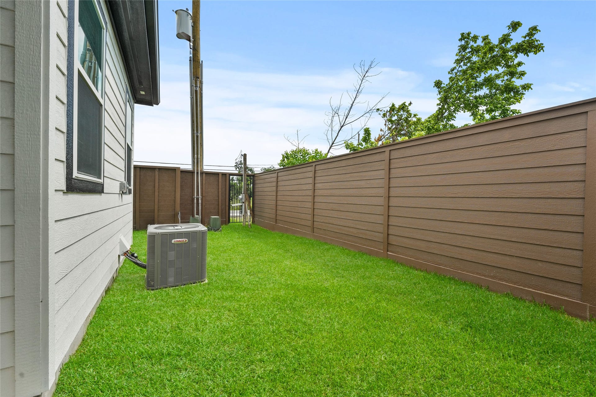 2110 Dewalt Street, #G-F, Houston, TX 77088 Large Private Yard