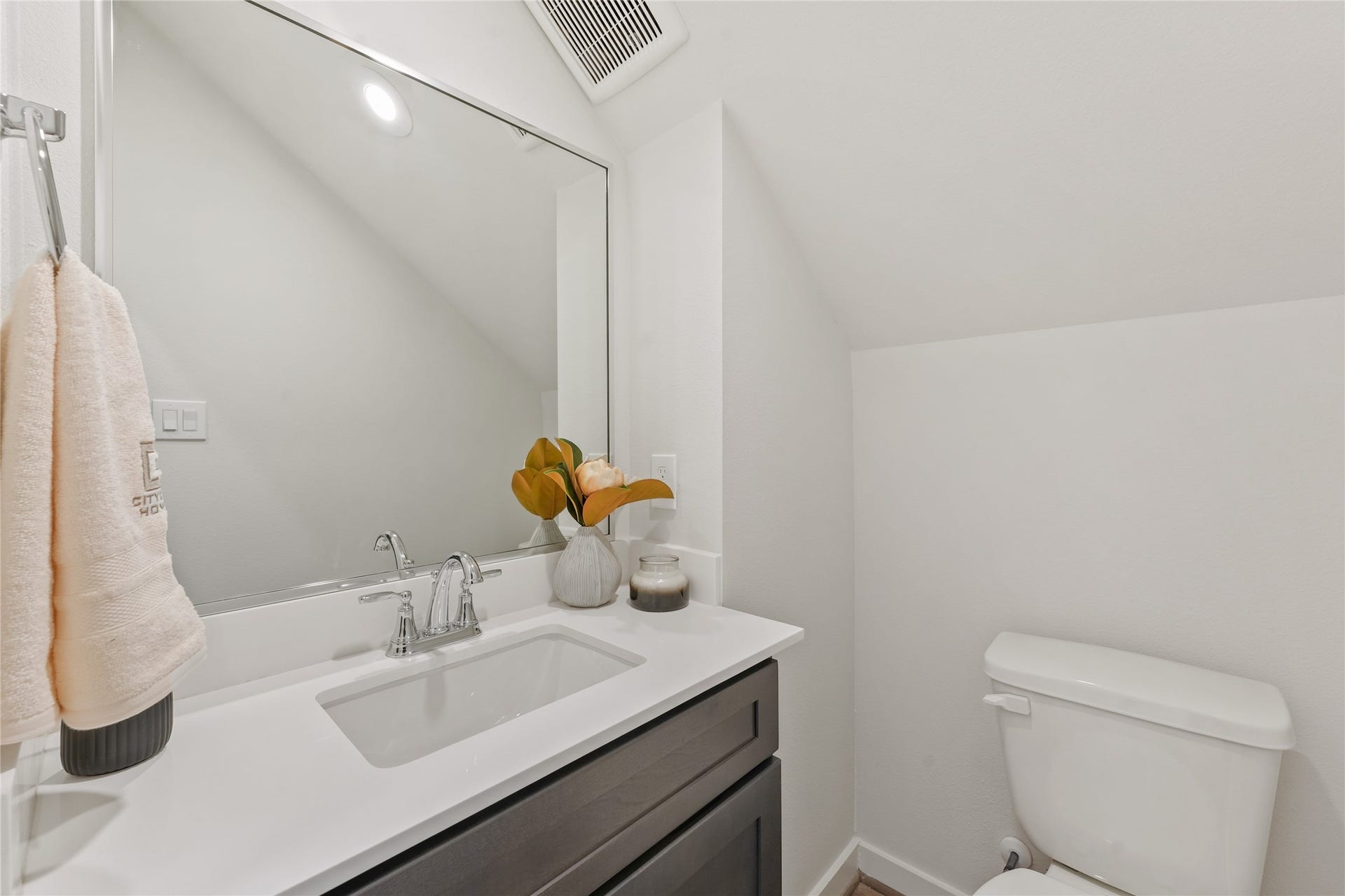 2110 Dewalt Street, #G-F, Houston, TX 77088 Half Bath