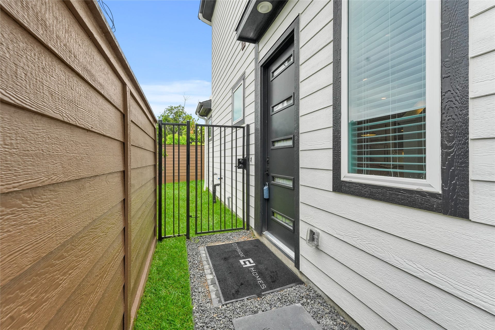 2110 Dewalt Street, #G-F, Houston, TX 77088 Front Door Entrance