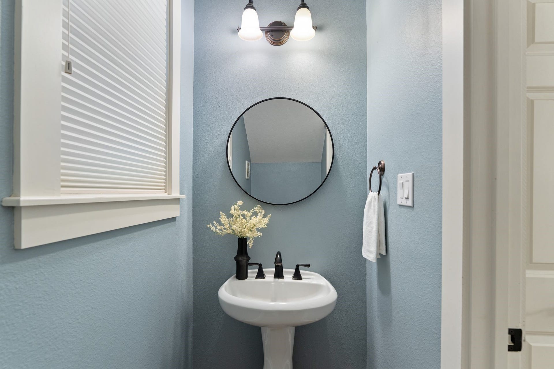 1518 Alexander Street, Houston, TX 77008 Powder Bath