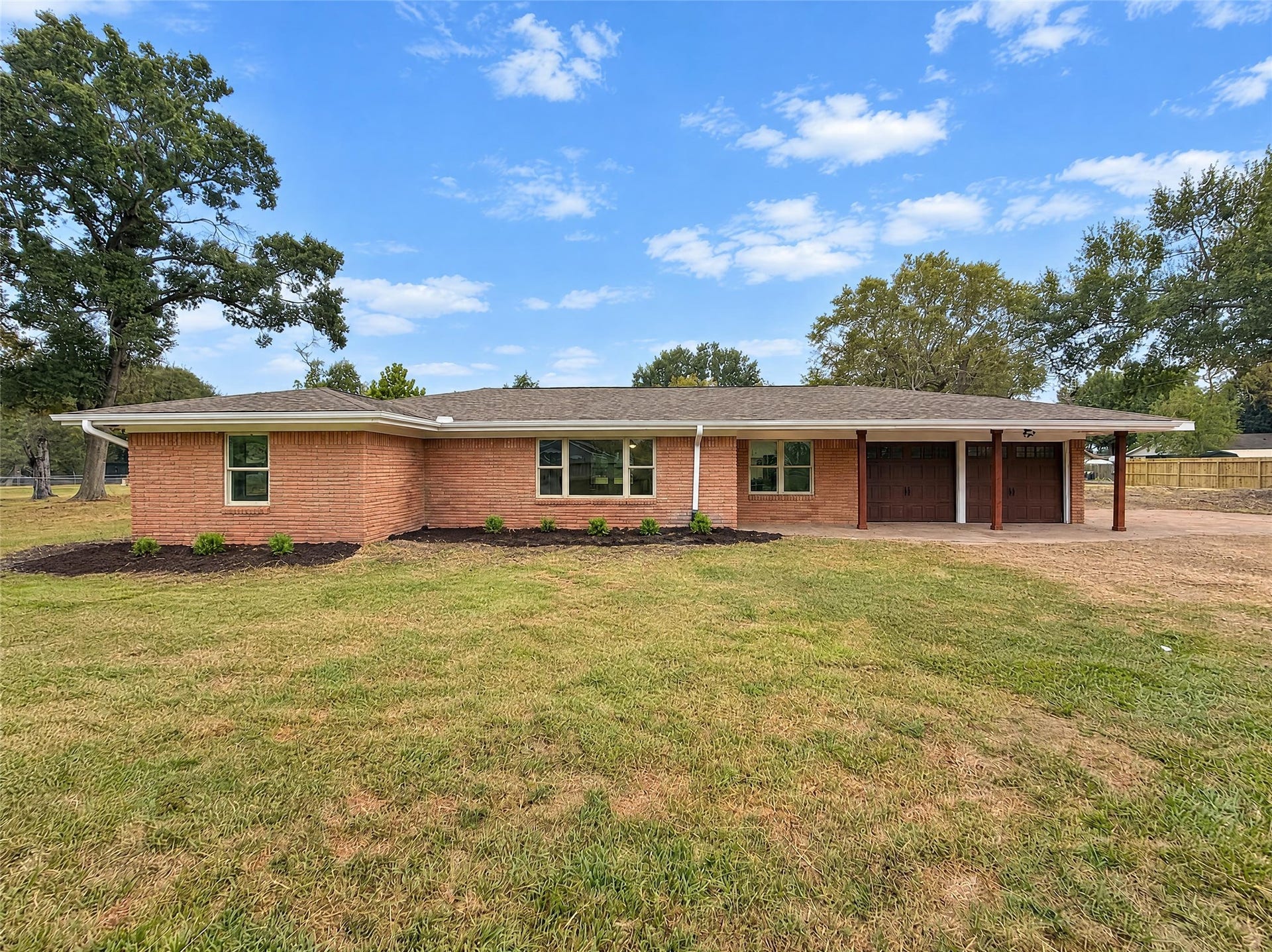 122 E Houston Street, Fresno, TX 77545