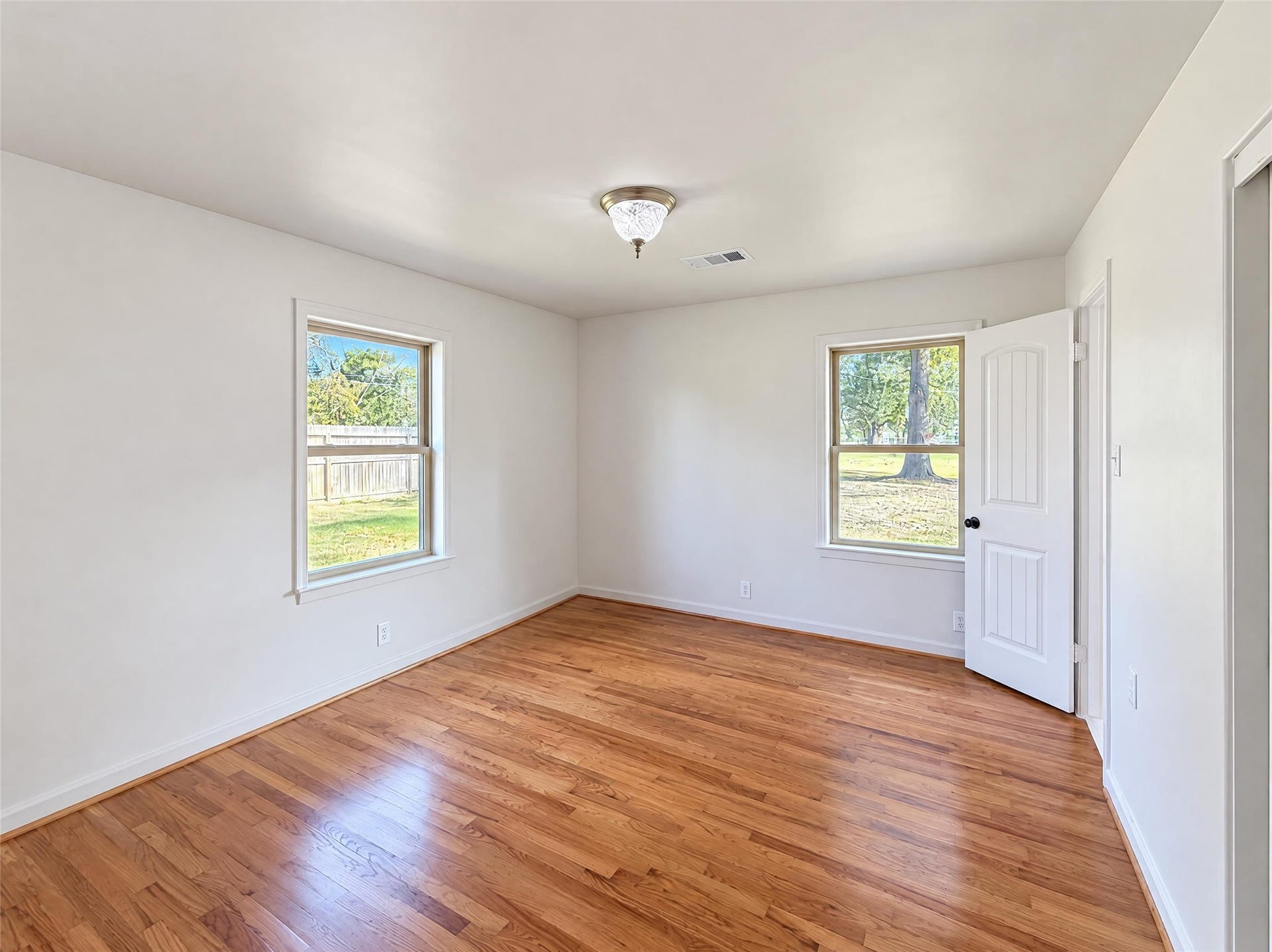 122 E Houston Street, Fresno, TX 77545