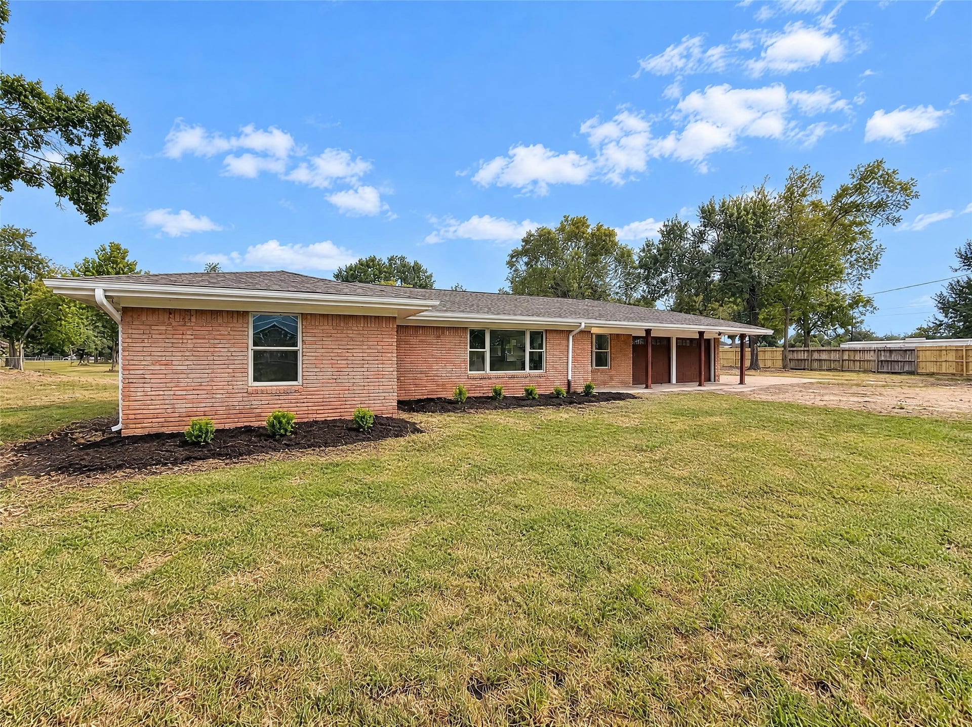 122 E Houston Street, Fresno, TX 77545
