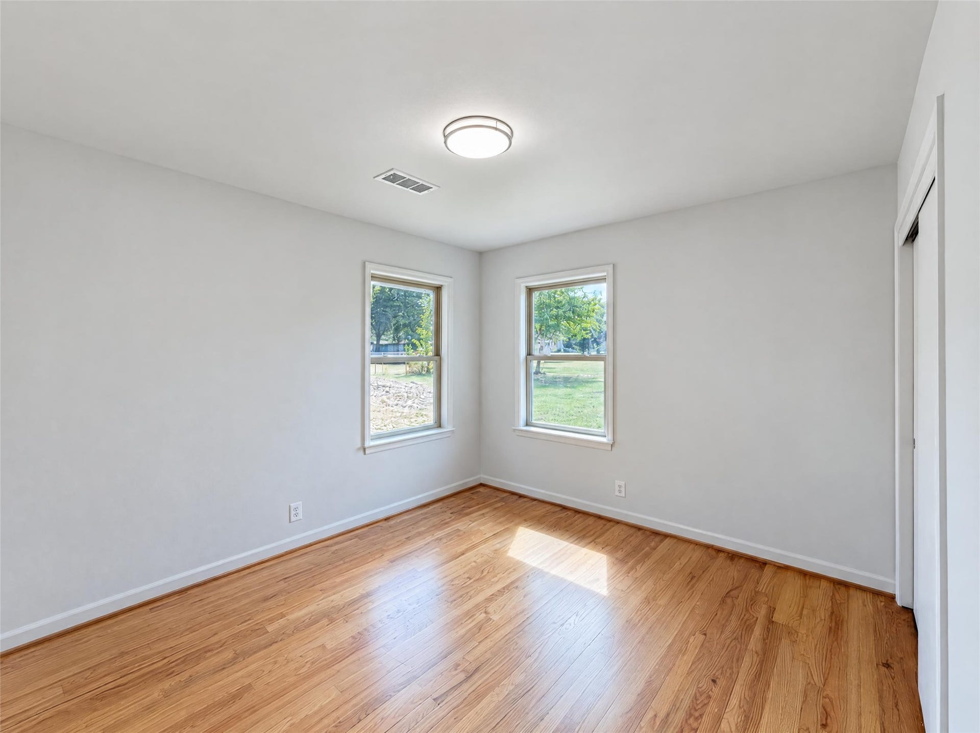 122 E Houston Street, Fresno, TX 77545