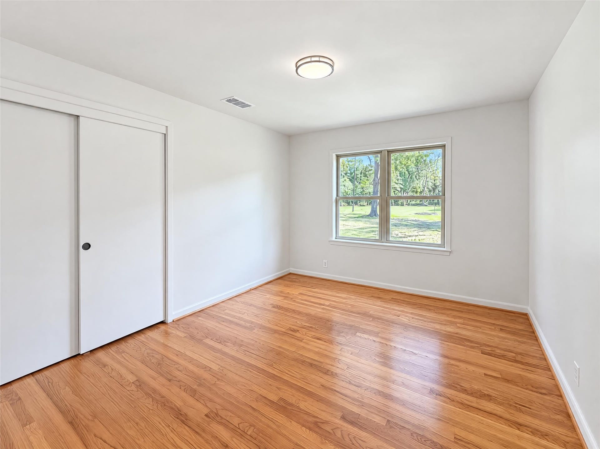 122 E Houston Street, Fresno, TX 77545