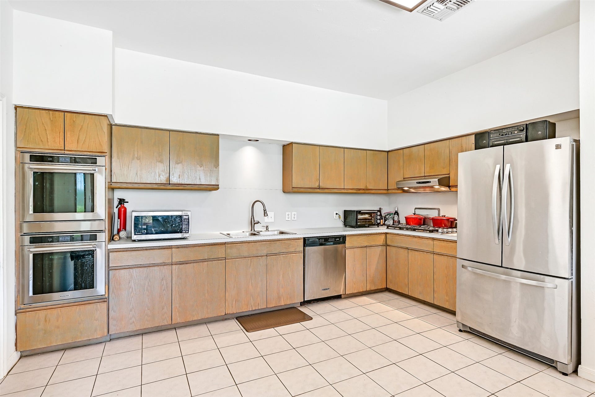 1412 Hollier Road, Friendswood, TX 77546 1412 Hollier Road, Friendswood, TX 77546