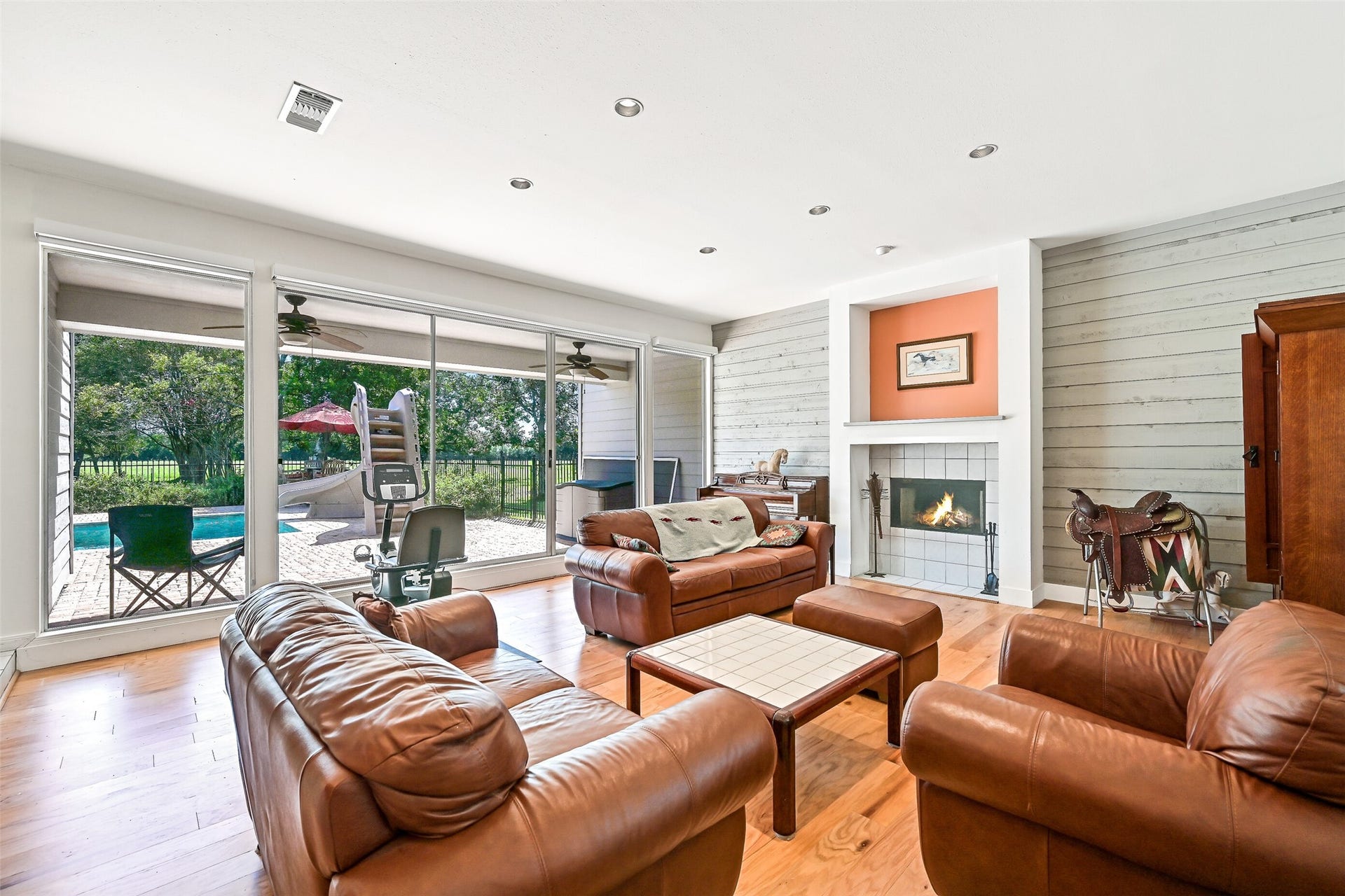 1412 Hollier Road, Friendswood, TX 77546 1412 Hollier Road, Friendswood, TX 77546
