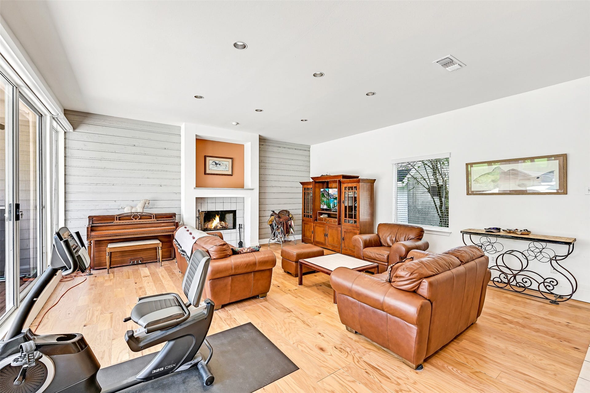1412 Hollier Road, Friendswood, TX 77546 1412 Hollier Road, Friendswood, TX 77546