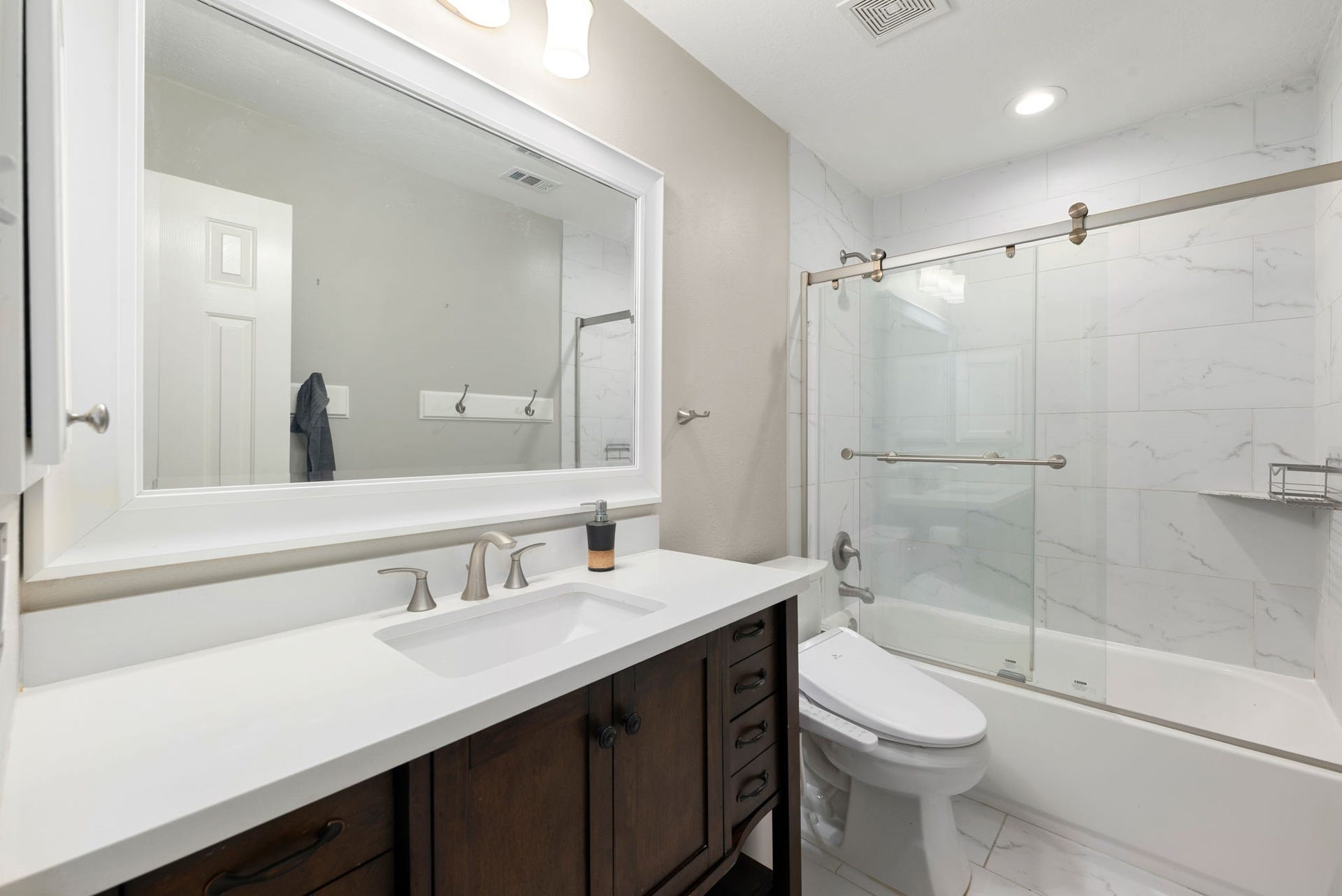 Full bath on second floor.