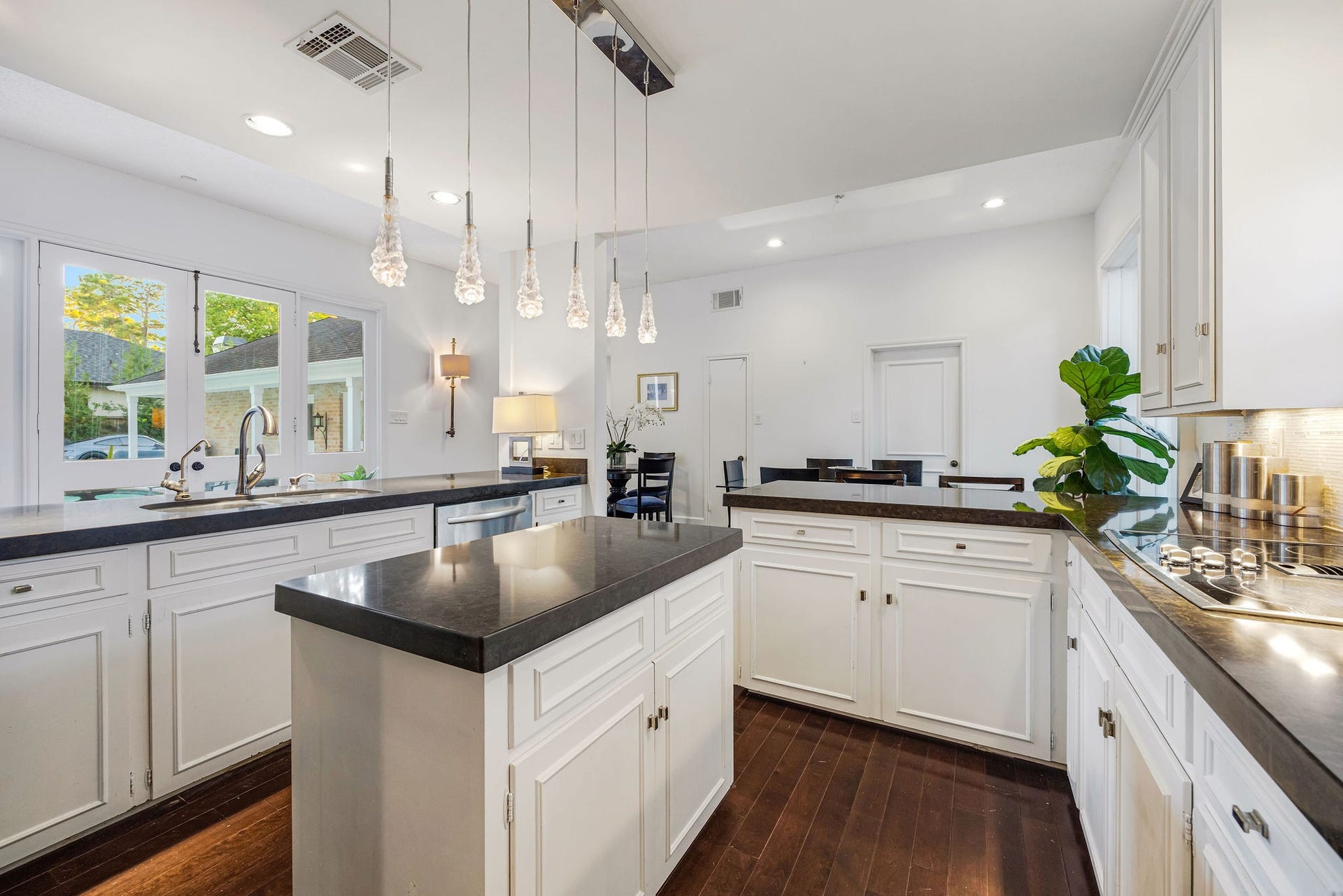 323 Vanderpool Lane, Houston, TX 77024 323 Vanderpool Lane, Houston, TX 77024