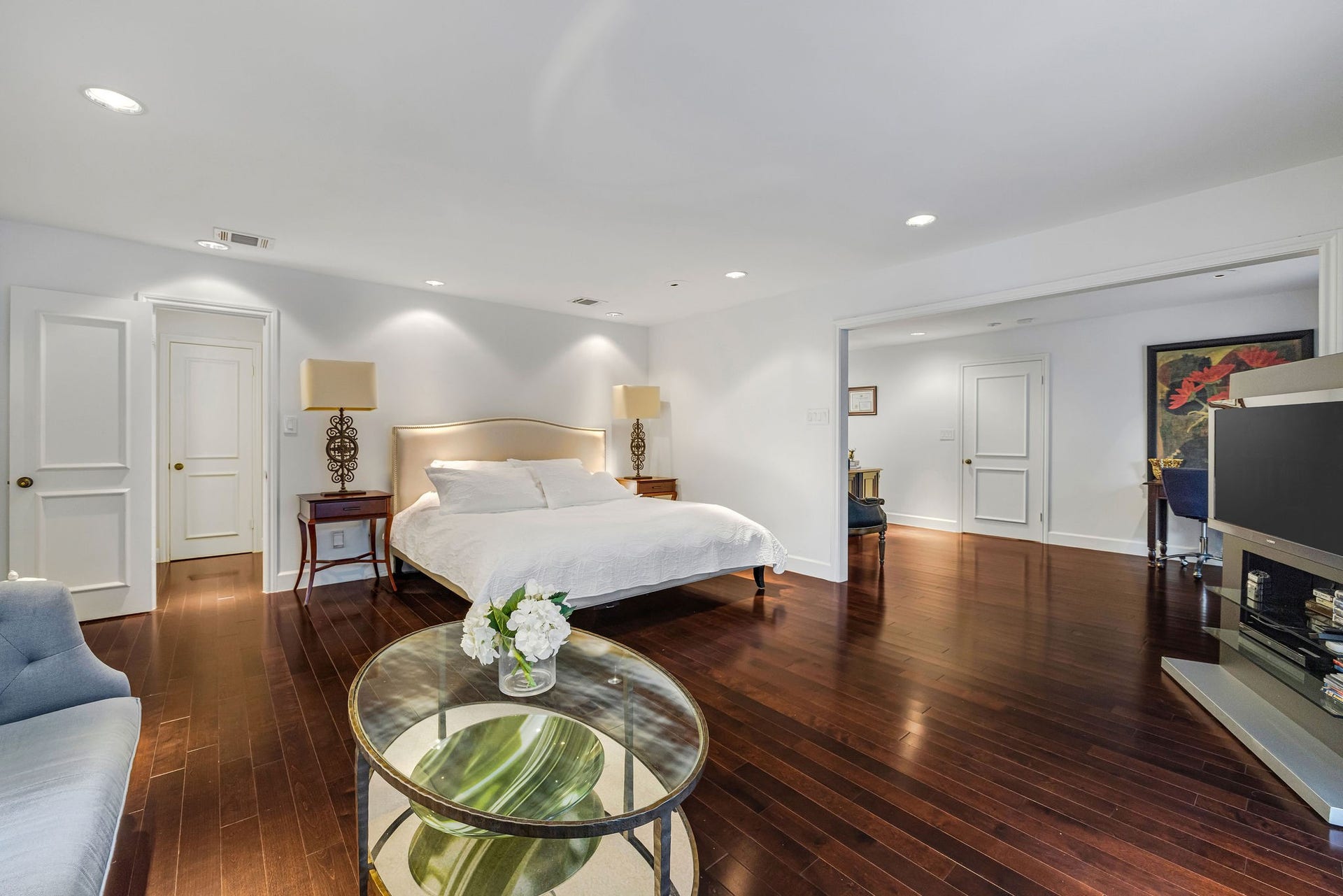 323 Vanderpool Lane, Houston, TX 77024 323 Vanderpool Lane, Houston, TX 77024