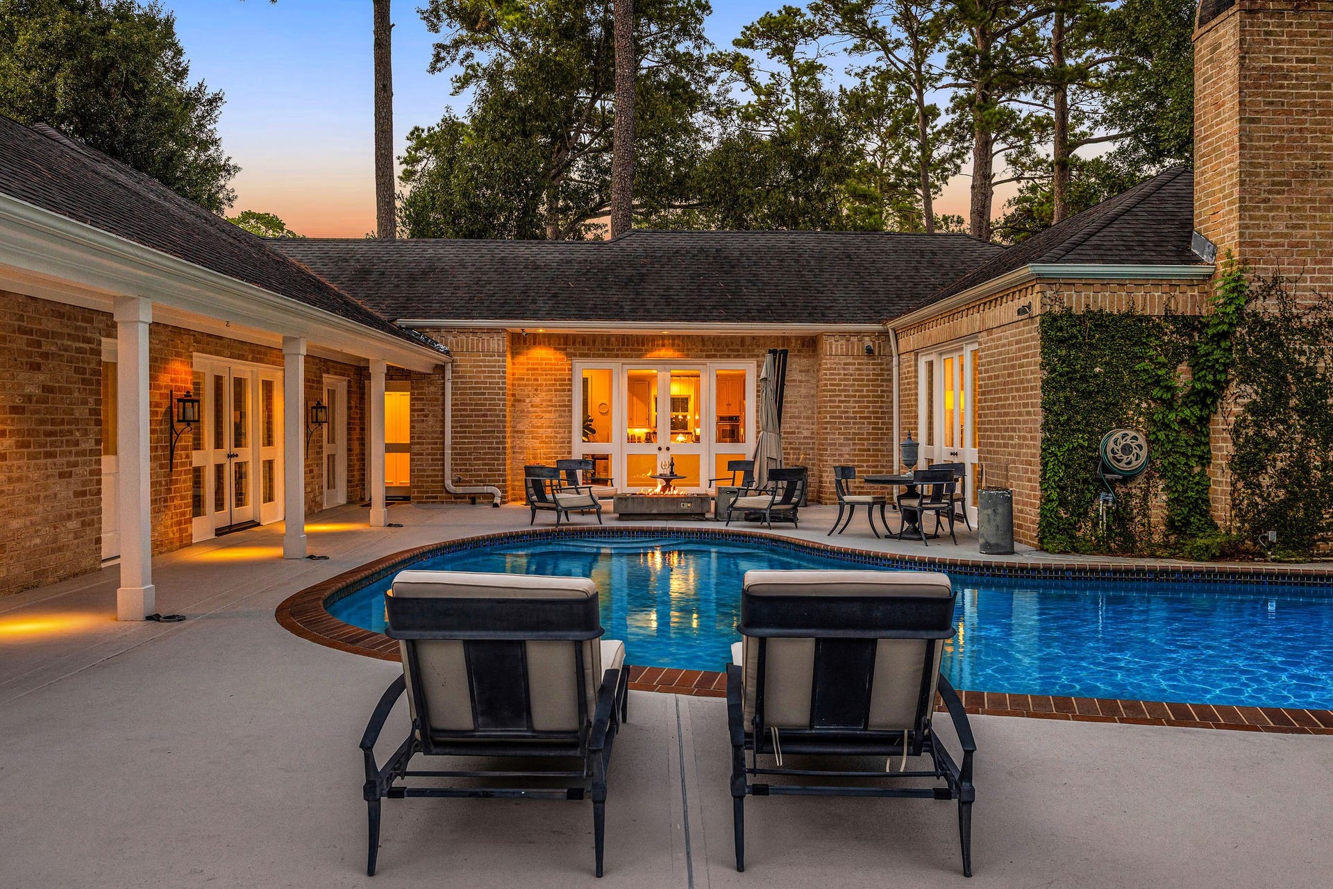 323 Vanderpool Lane, Houston, TX 77024 323 Vanderpool Lane, Houston, TX 77024