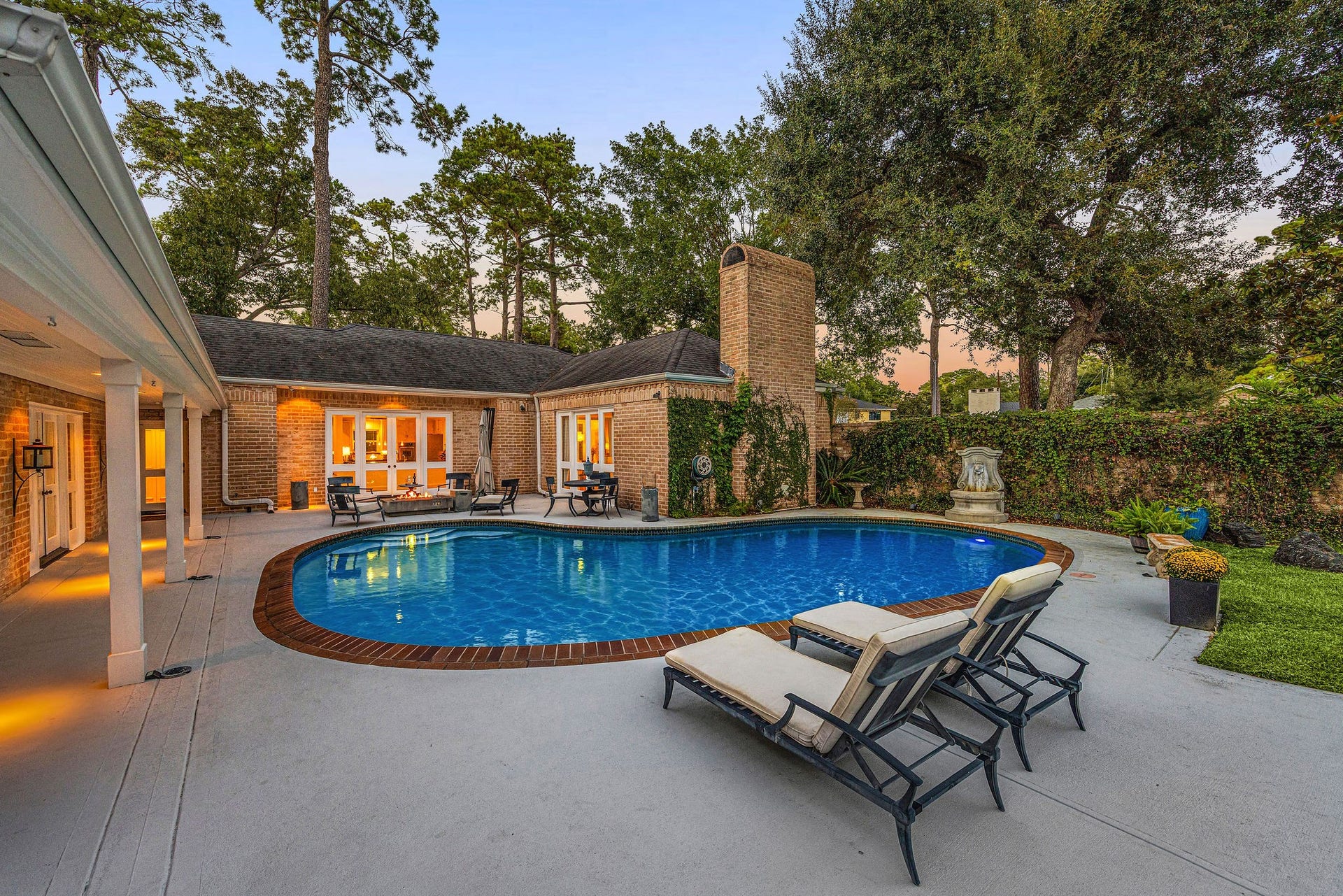 323 Vanderpool Lane, Houston, TX 77024 323 Vanderpool Lane, Houston, TX 77024