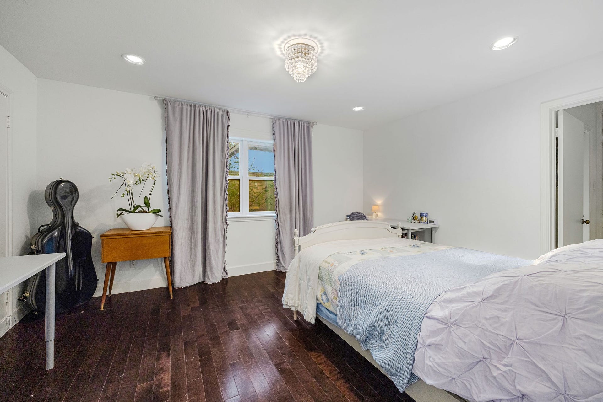 323 Vanderpool Lane, Houston, TX 77024 323 Vanderpool Lane, Houston, TX 77024