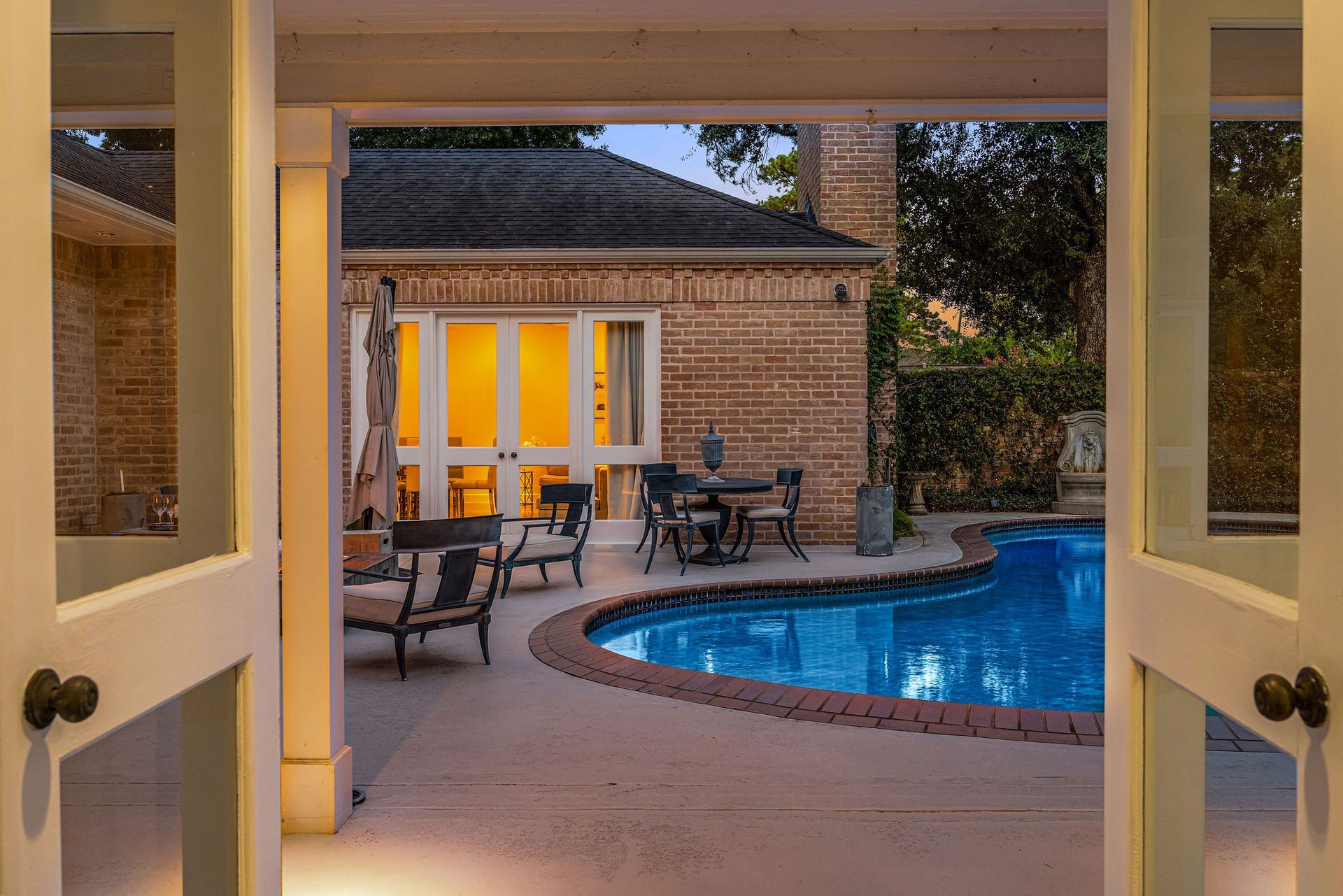 323 Vanderpool Lane, Houston, TX 77024 323 Vanderpool Lane, Houston, TX 77024