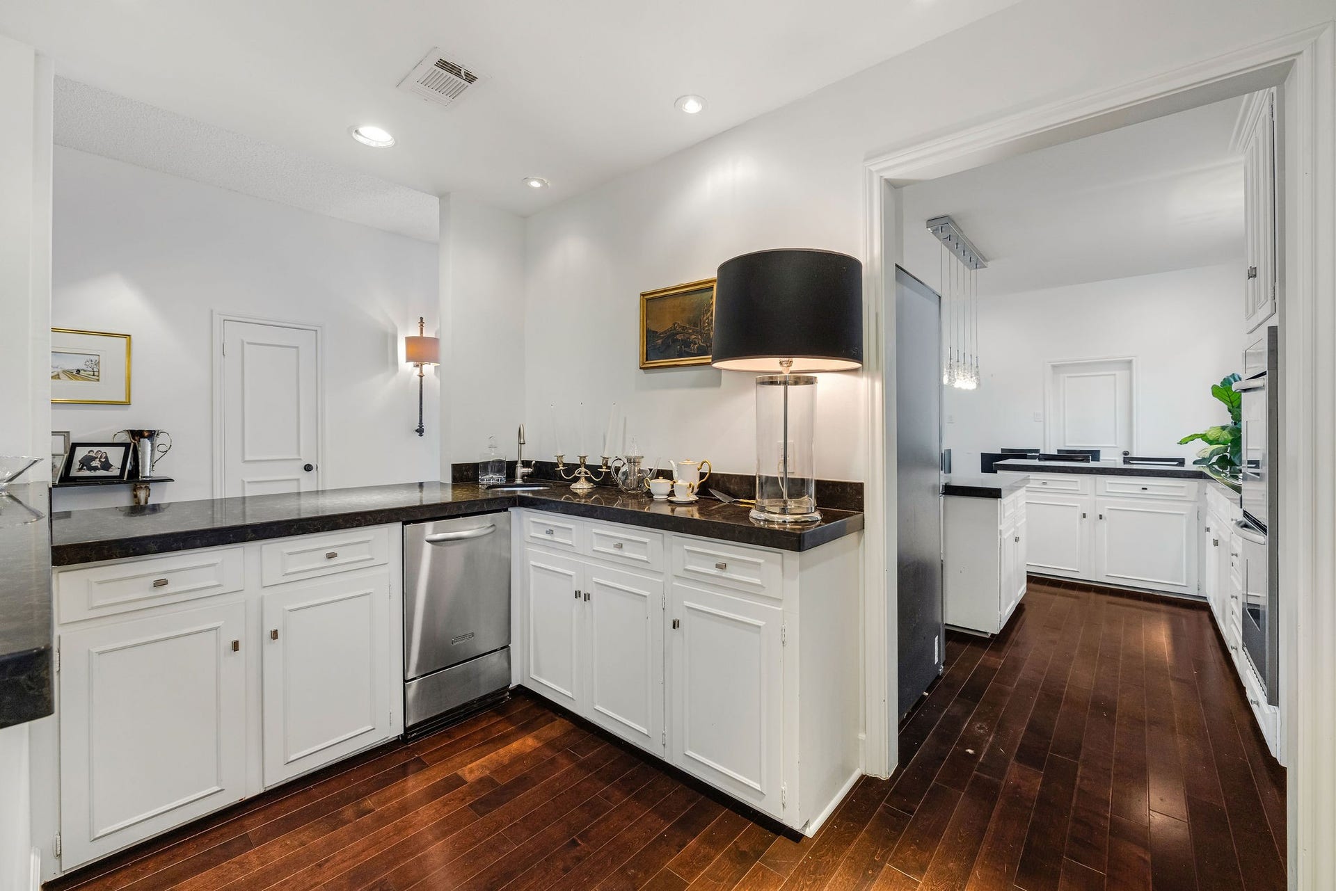 323 Vanderpool Lane, Houston, TX 77024 323 Vanderpool Lane, Houston, TX 77024