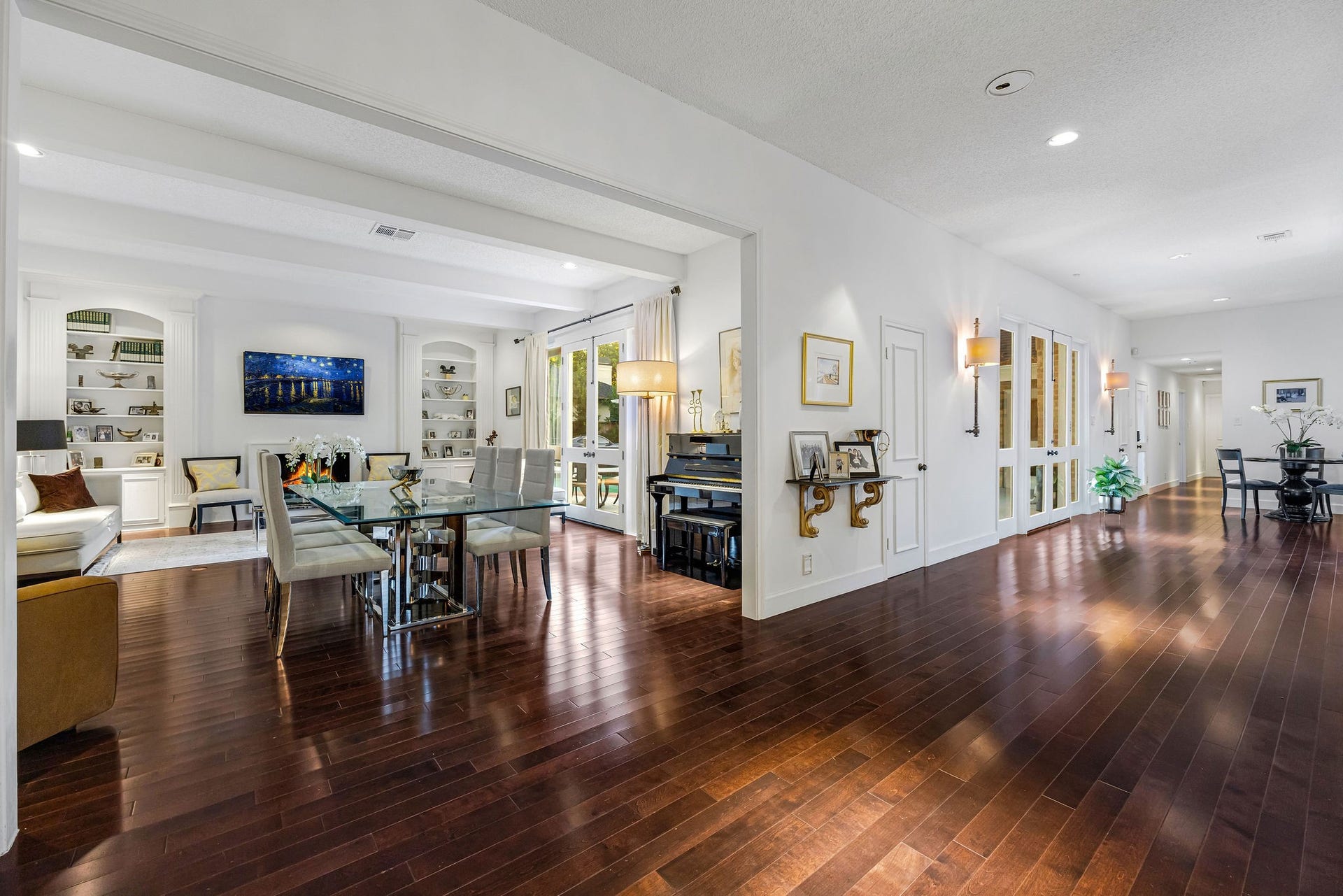 323 Vanderpool Lane, Houston, TX 77024 323 Vanderpool Lane, Houston, TX 77024