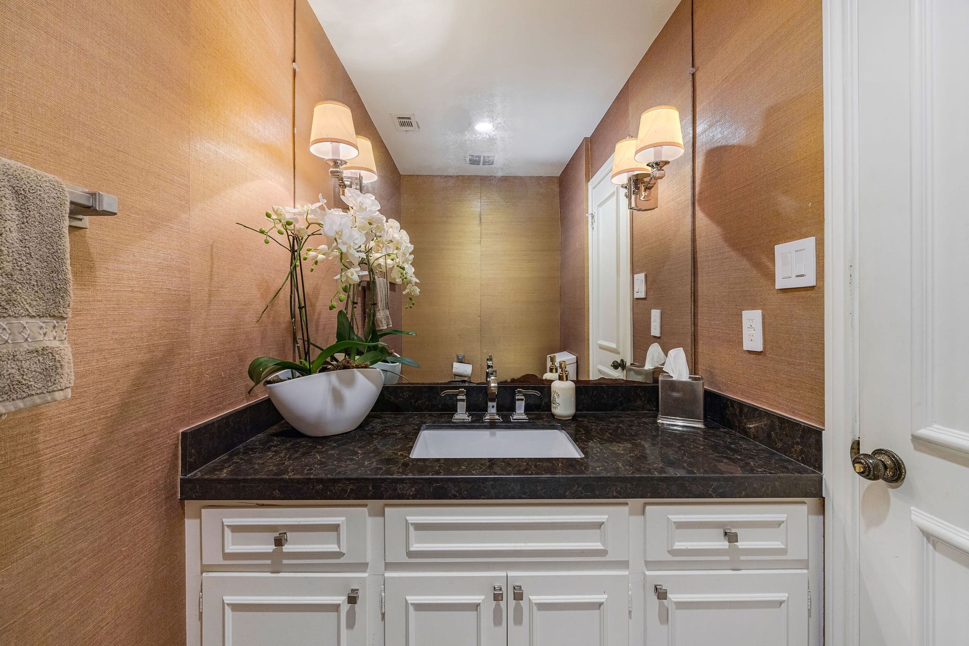 323 Vanderpool Lane, Houston, TX 77024 323 Vanderpool Lane, Houston, TX 77024