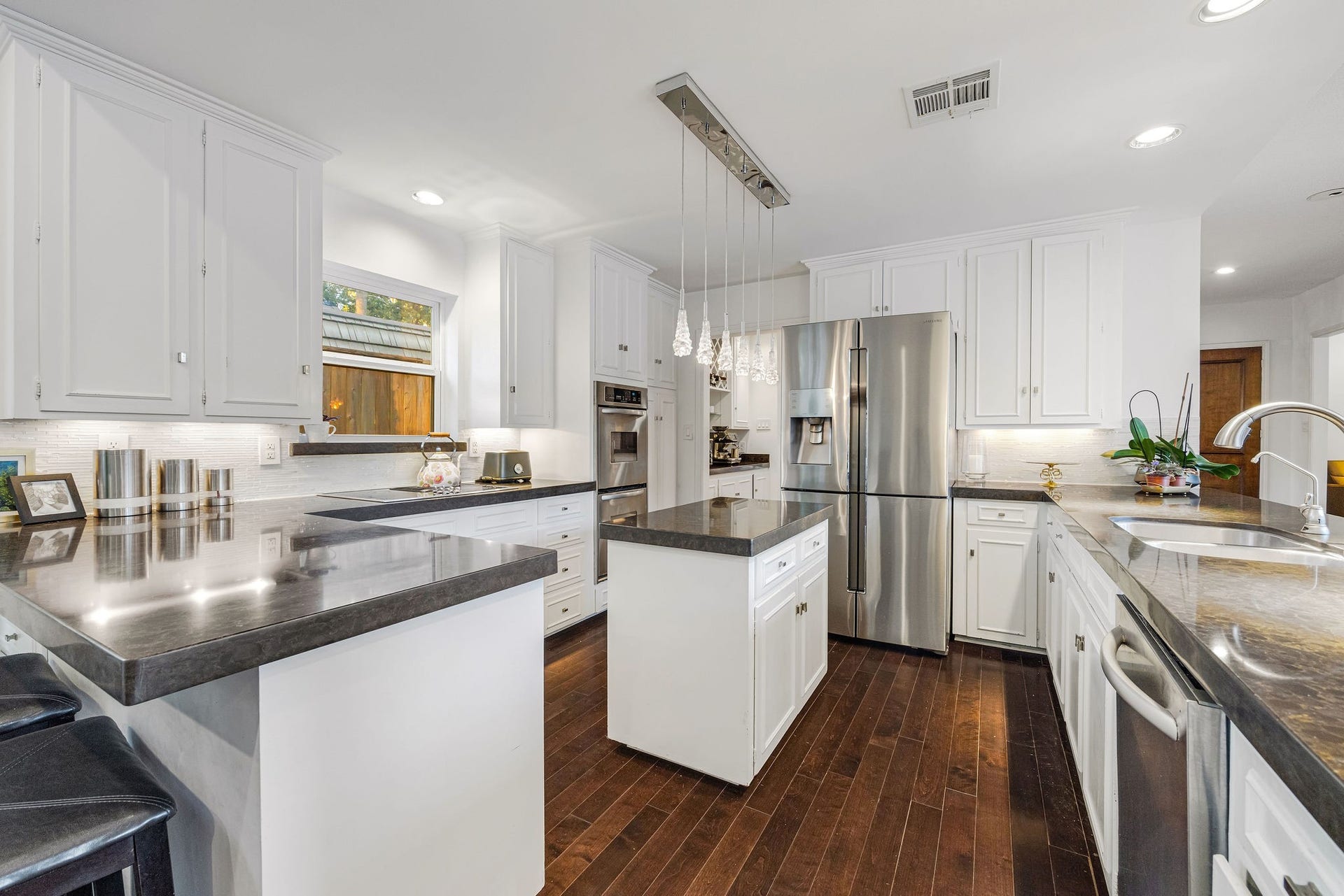 323 Vanderpool Lane, Houston, TX 77024 323 Vanderpool Lane, Houston, TX 77024