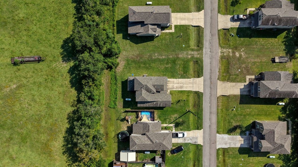 6623 Blimp Base Blvd, Hitchcock, TX 77563 Open space between homes.