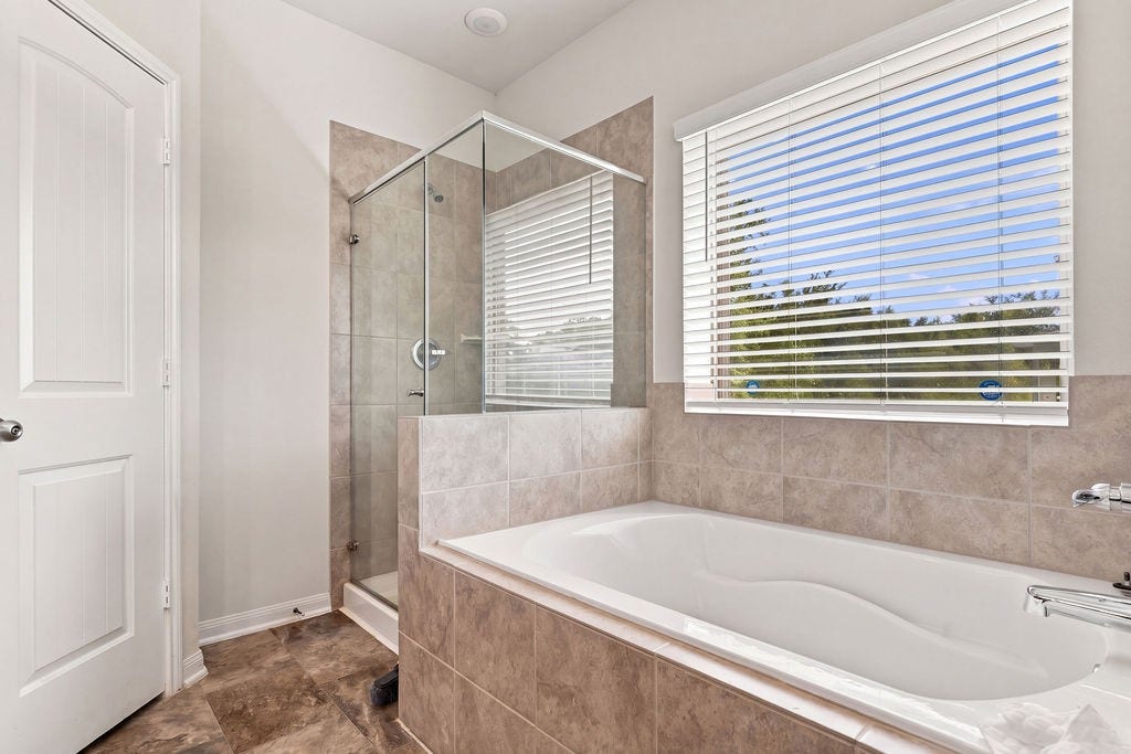 6623 Blimp Base Blvd, Hitchcock, TX 77563 Primary shower and tub.