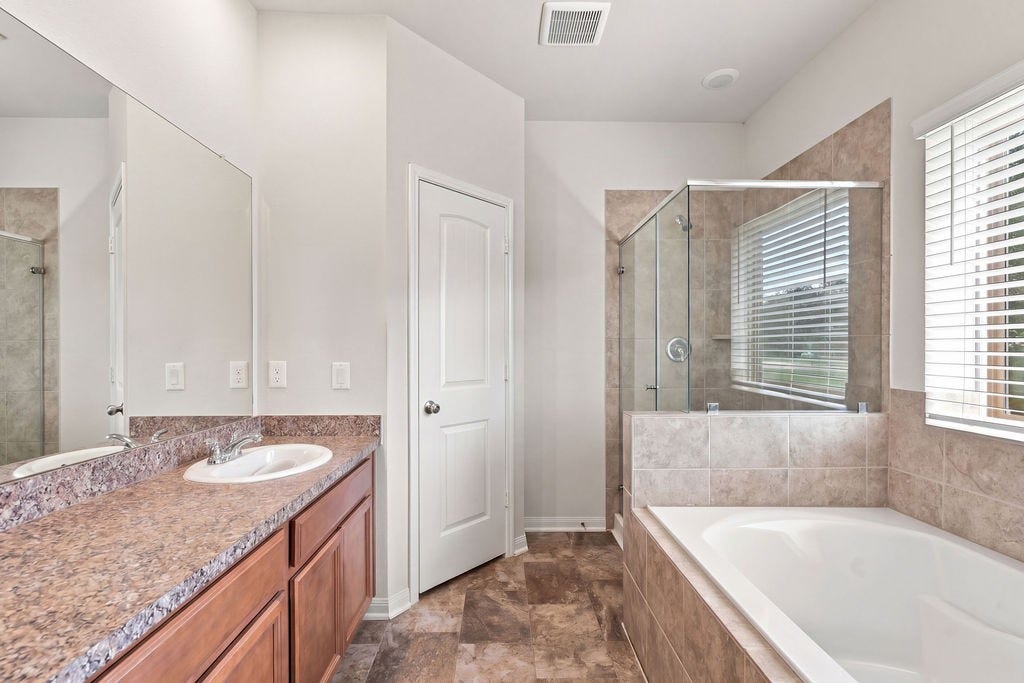 6623 Blimp Base Blvd, Hitchcock, TX 77563 Primary bathroom tub, shower.