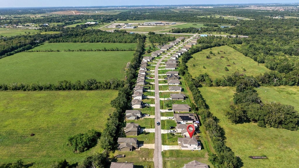 6623 Blimp Base Blvd, Hitchcock, TX 77563 Beautiful subdivision