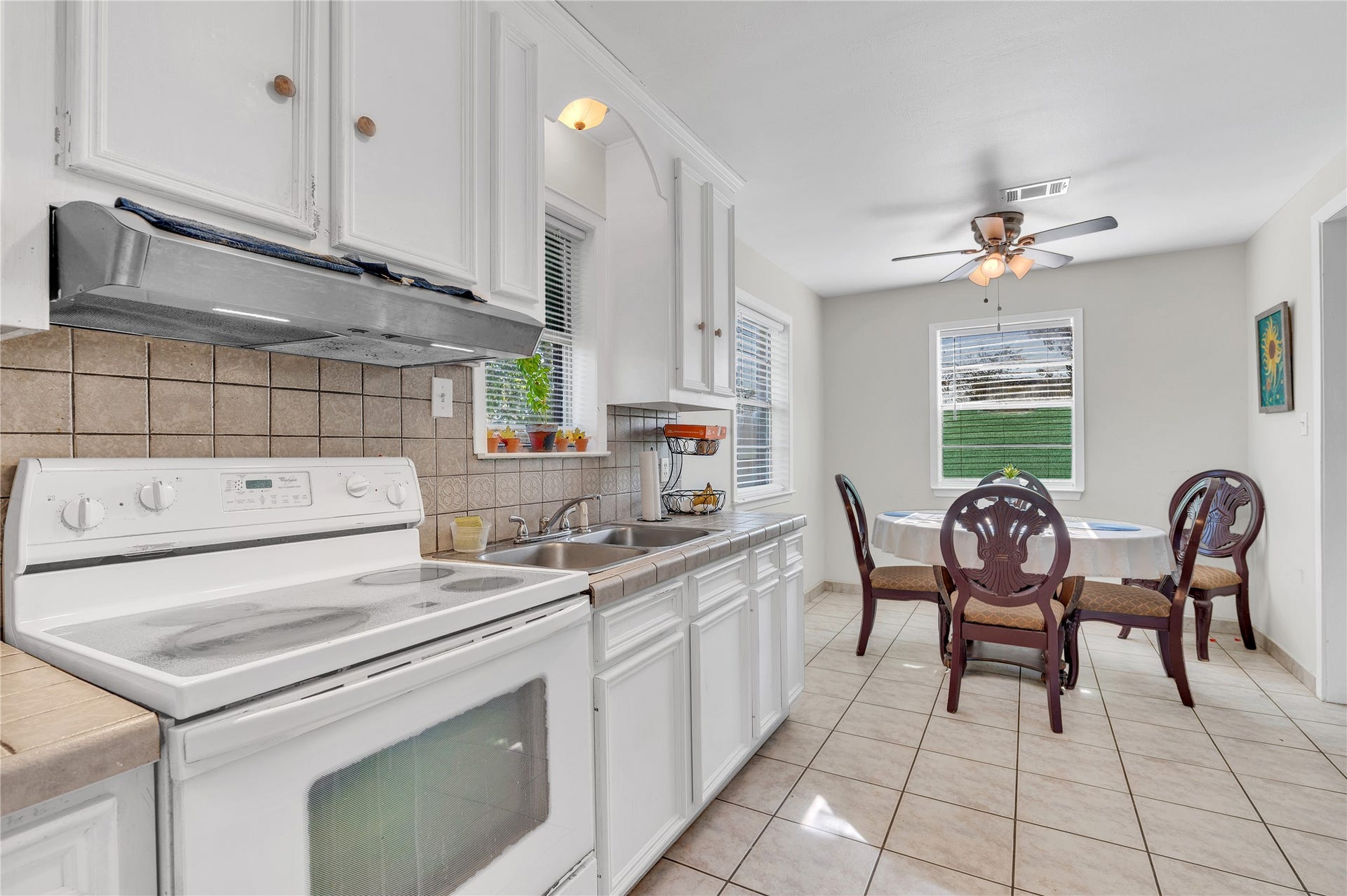 2713 Avenue C, Dickinson, TX 77539 2713 Avenue C, Dickinson, TX 77539
