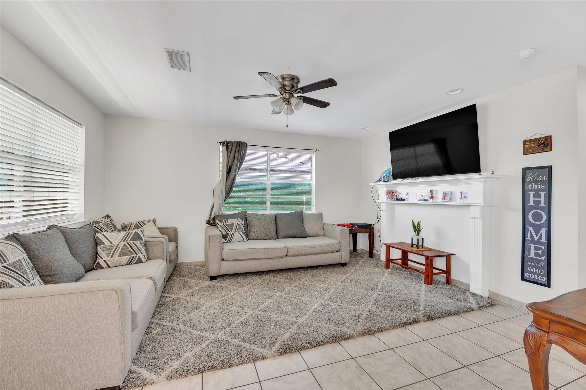 2713 Avenue C, Dickinson, TX 77539 2713 Avenue C, Dickinson, TX 77539
