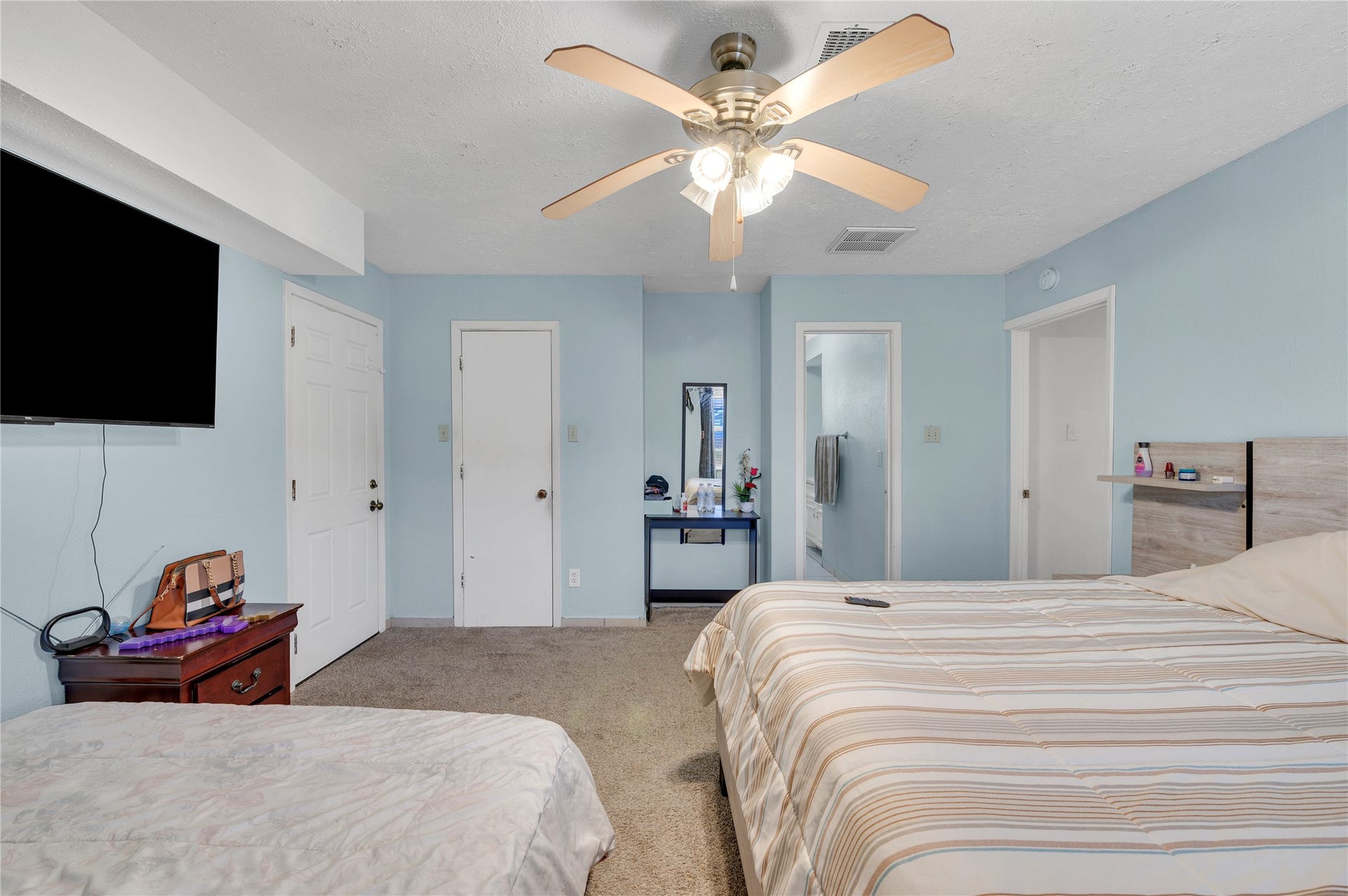 2713 Avenue C, Dickinson, TX 77539 2713 Avenue C, Dickinson, TX 77539