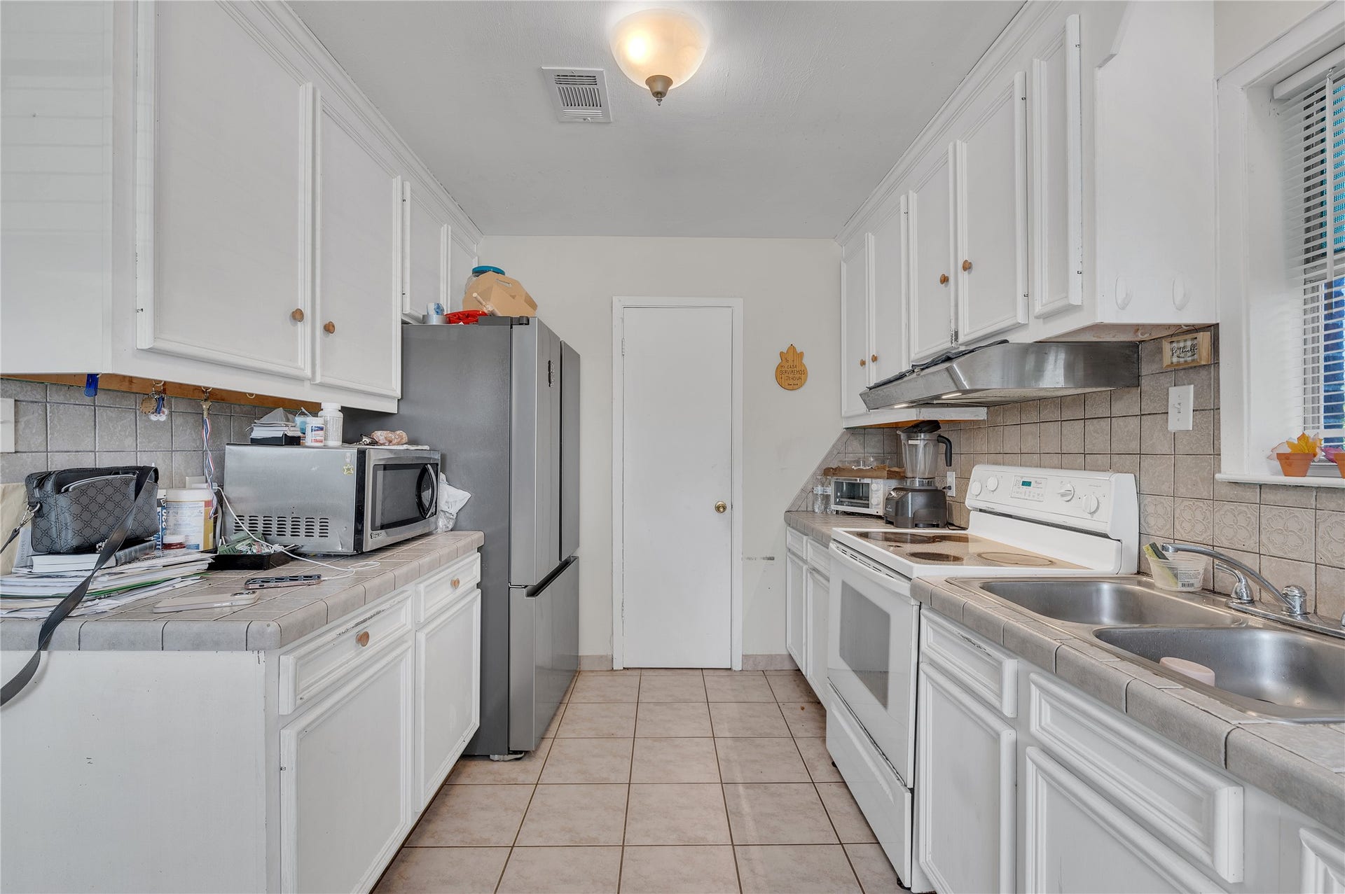 2713 Avenue C, Dickinson, TX 77539 2713 Avenue C, Dickinson, TX 77539