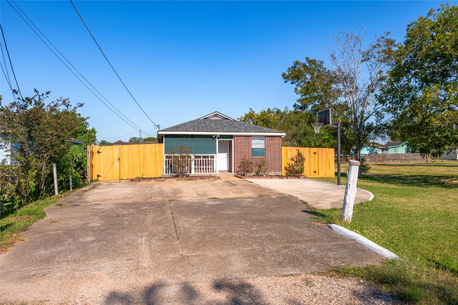 Property photo for 2713 Avenue C, Dickinson, TX