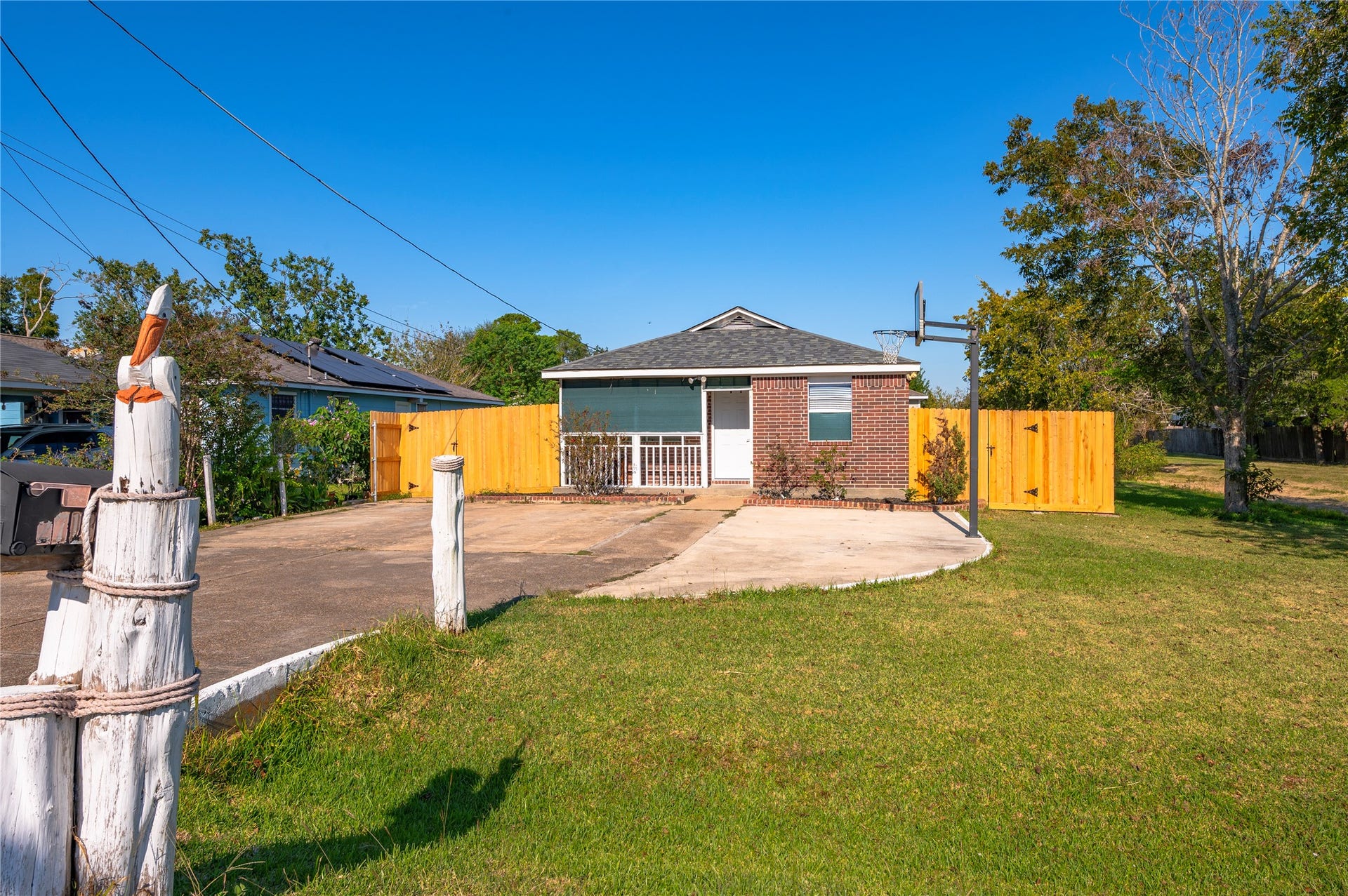 2713 Avenue C, Dickinson, TX 77539 2713 Avenue C, Dickinson, TX 77539
