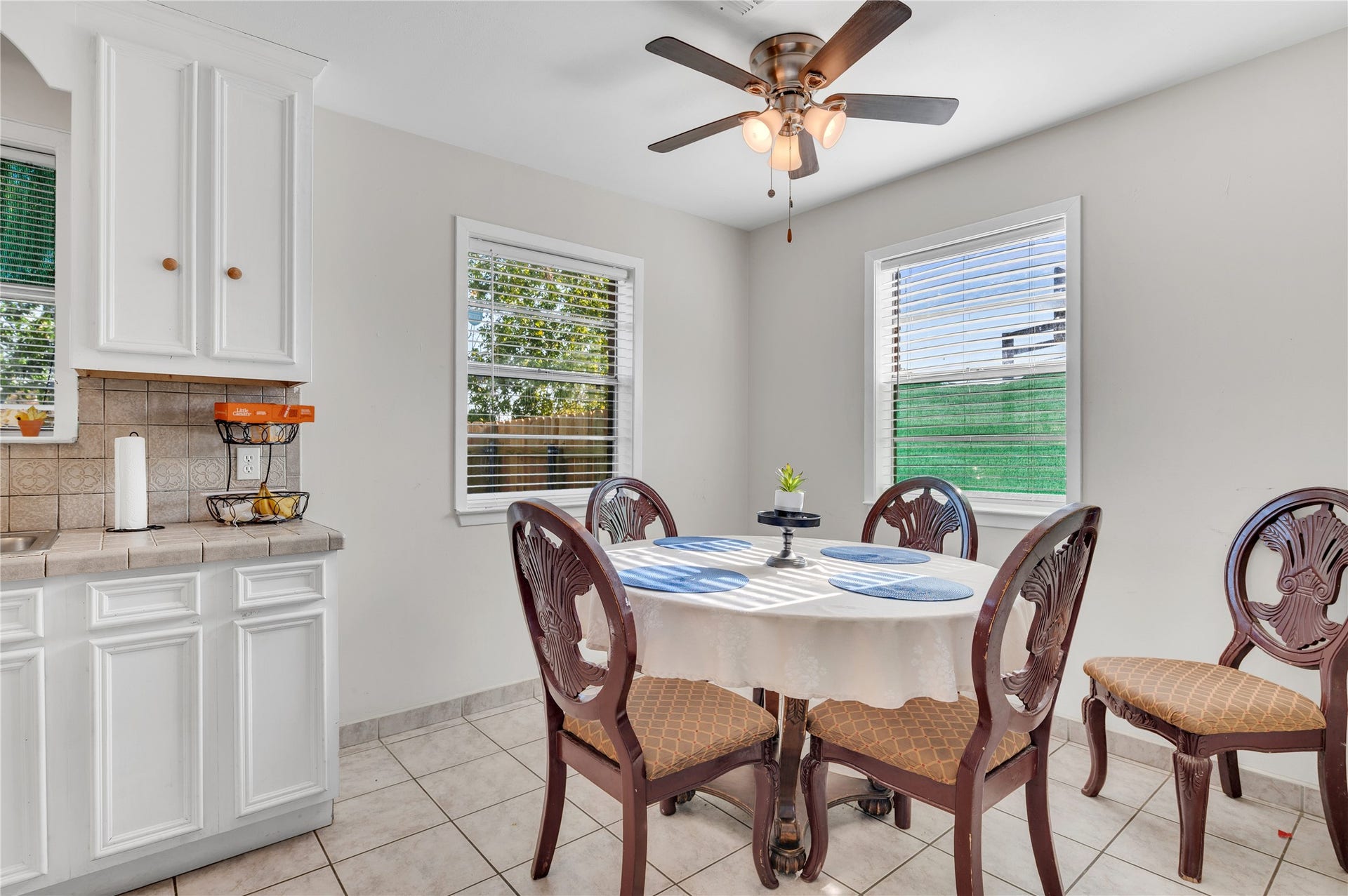 2713 Avenue C, Dickinson, TX 77539 2713 Avenue C, Dickinson, TX 77539