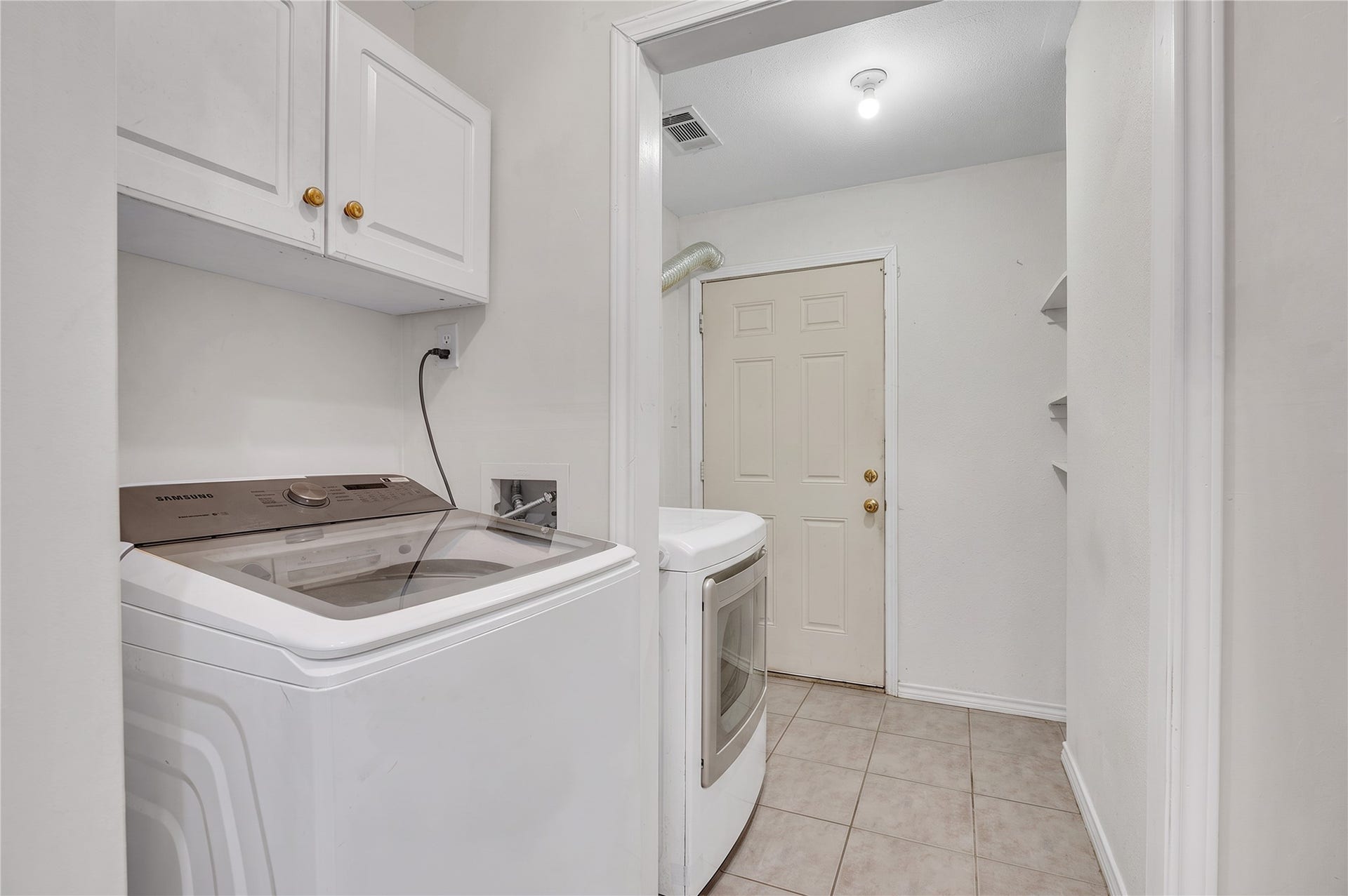 2713 Avenue C, Dickinson, TX 77539 2713 Avenue C, Dickinson, TX 77539