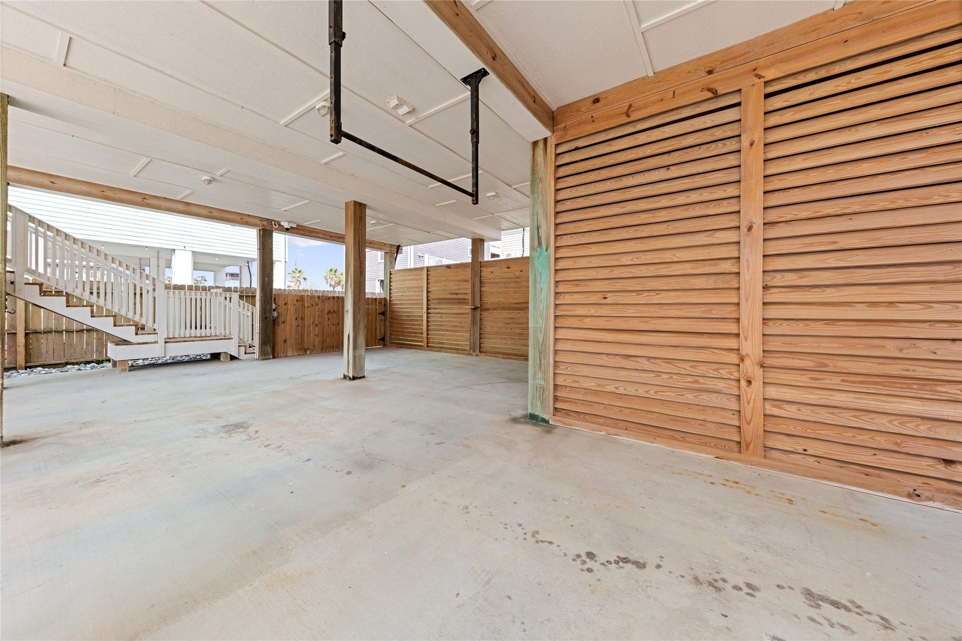 21325 Gulf Drive, Galveston, TX 77554 Extra Storage Area