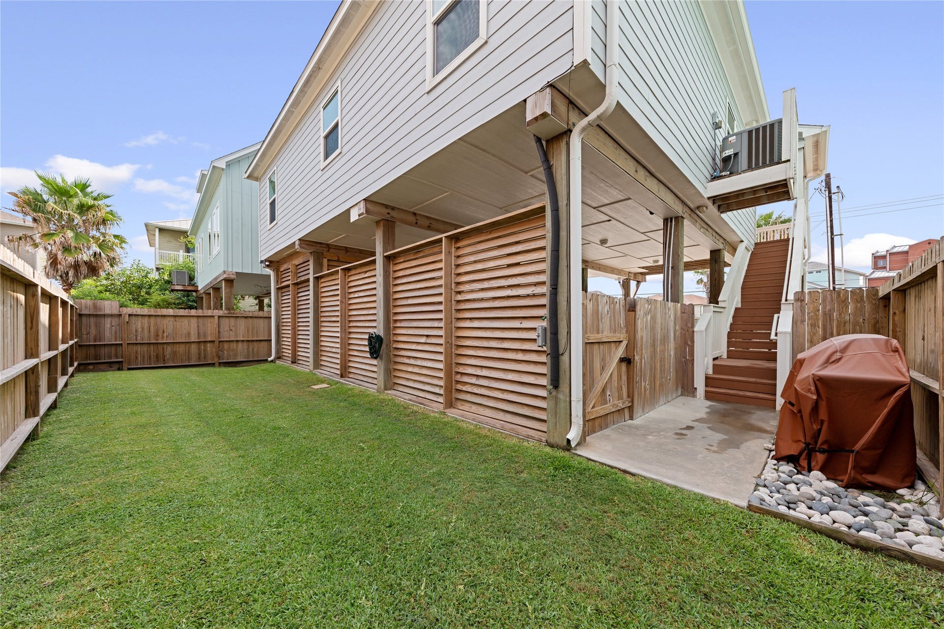 21325 Gulf Drive, Galveston, TX 77554 Have a Pet & great Fenced in green space area for pets