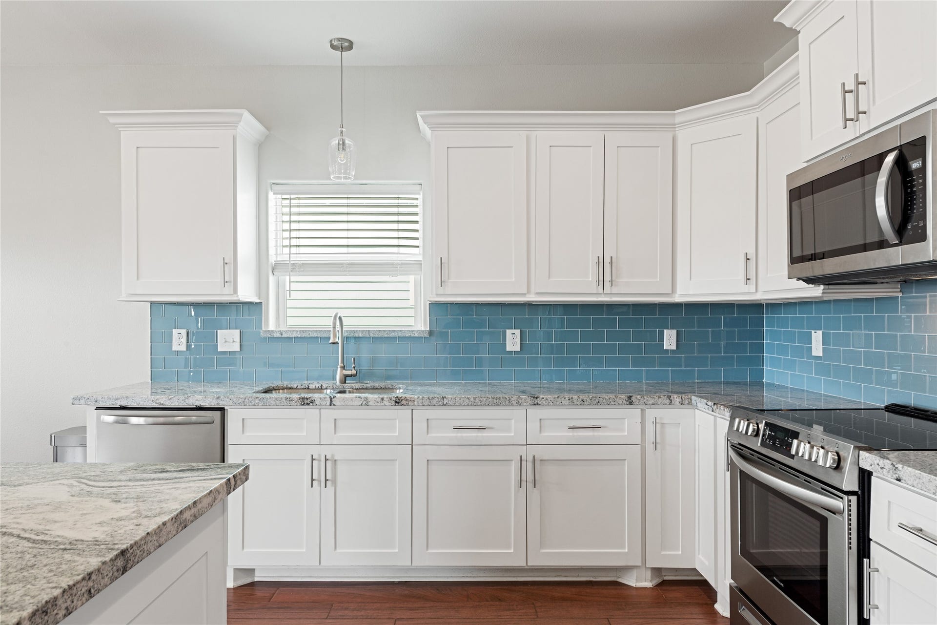 21325 Gulf Drive, Galveston, TX 77554 Custom Cabinets