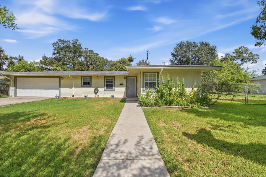Property photo for 1215 Winston Drive, Richmond, TX