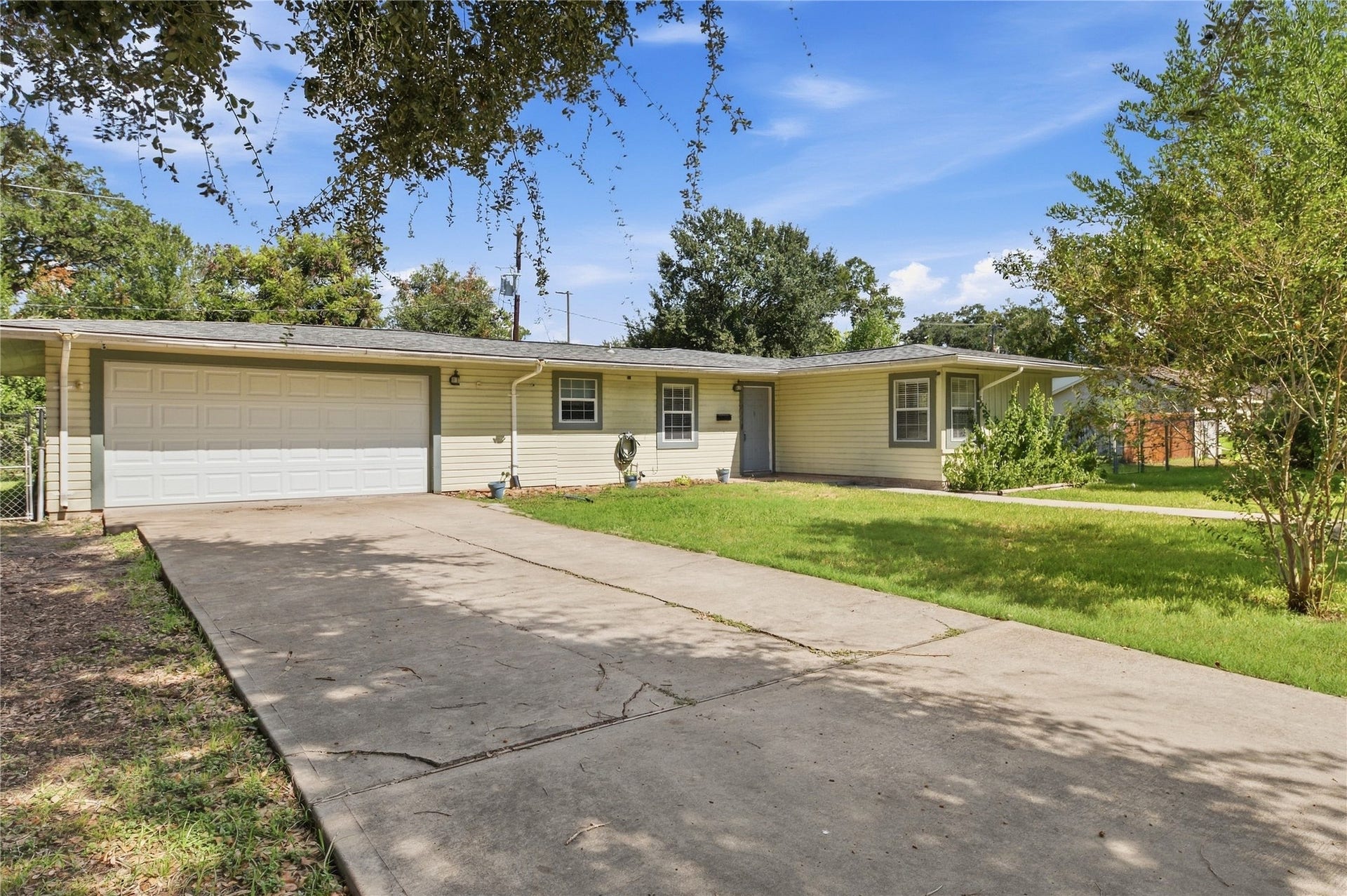 1215 Winston Drive, Richmond, TX 77469 1215 Winston Drive, Richmond, TX 77469