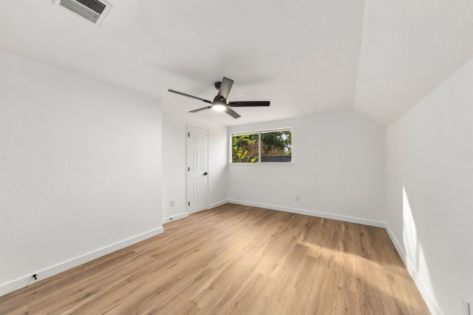 Additional upstairs bedroom offering flexible space for family, guests, or a home office.