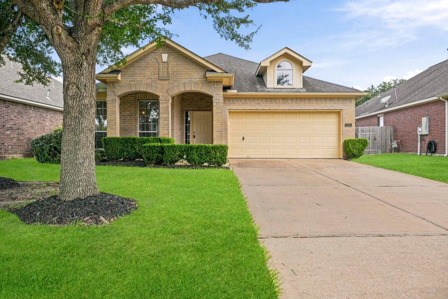 Property photo for 505 Burham Lane, League City, TX