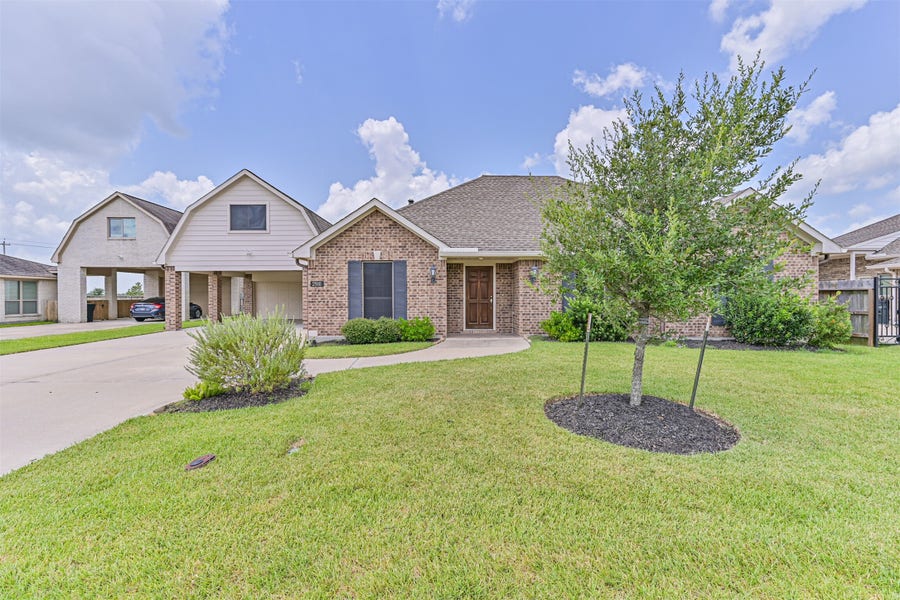 Property photo for 2910 Apache St, League City, TX