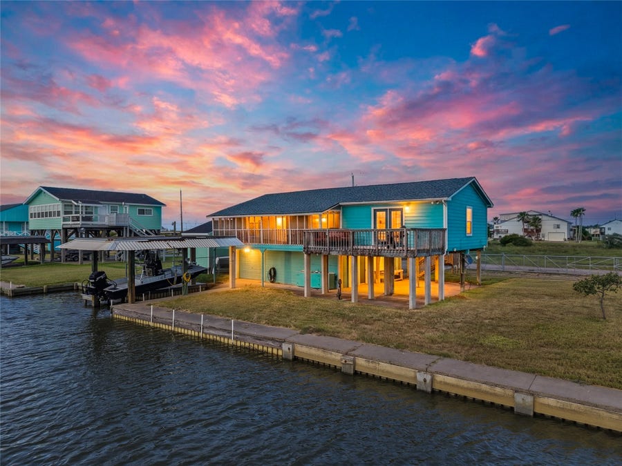 Property photo for 7108 E Hunter Drive, Hitchcock, TX